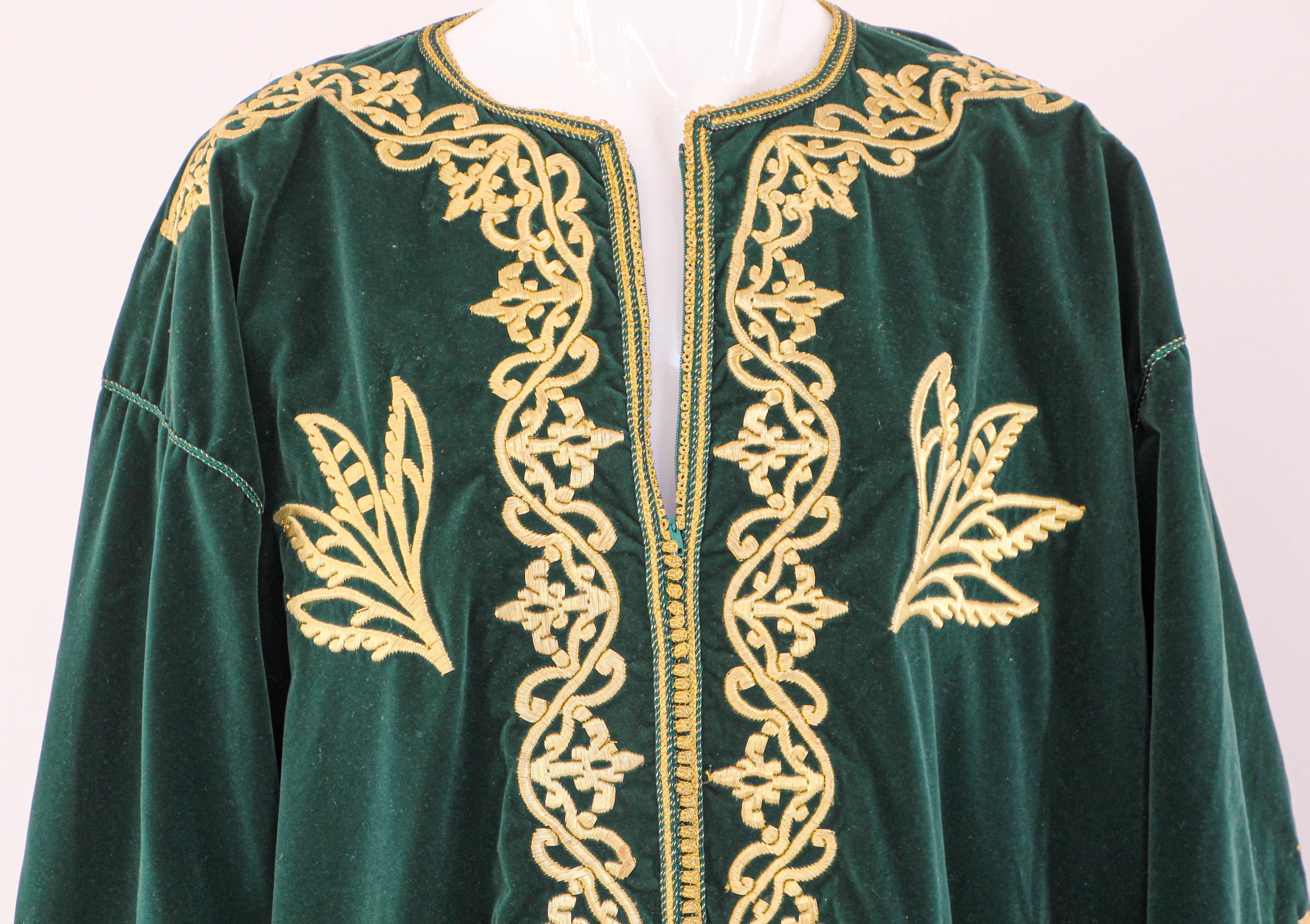 Women's or Men's 1960s Vintage Moroccan Velvet Caftan Emerald Green and Gold Thread For Sale