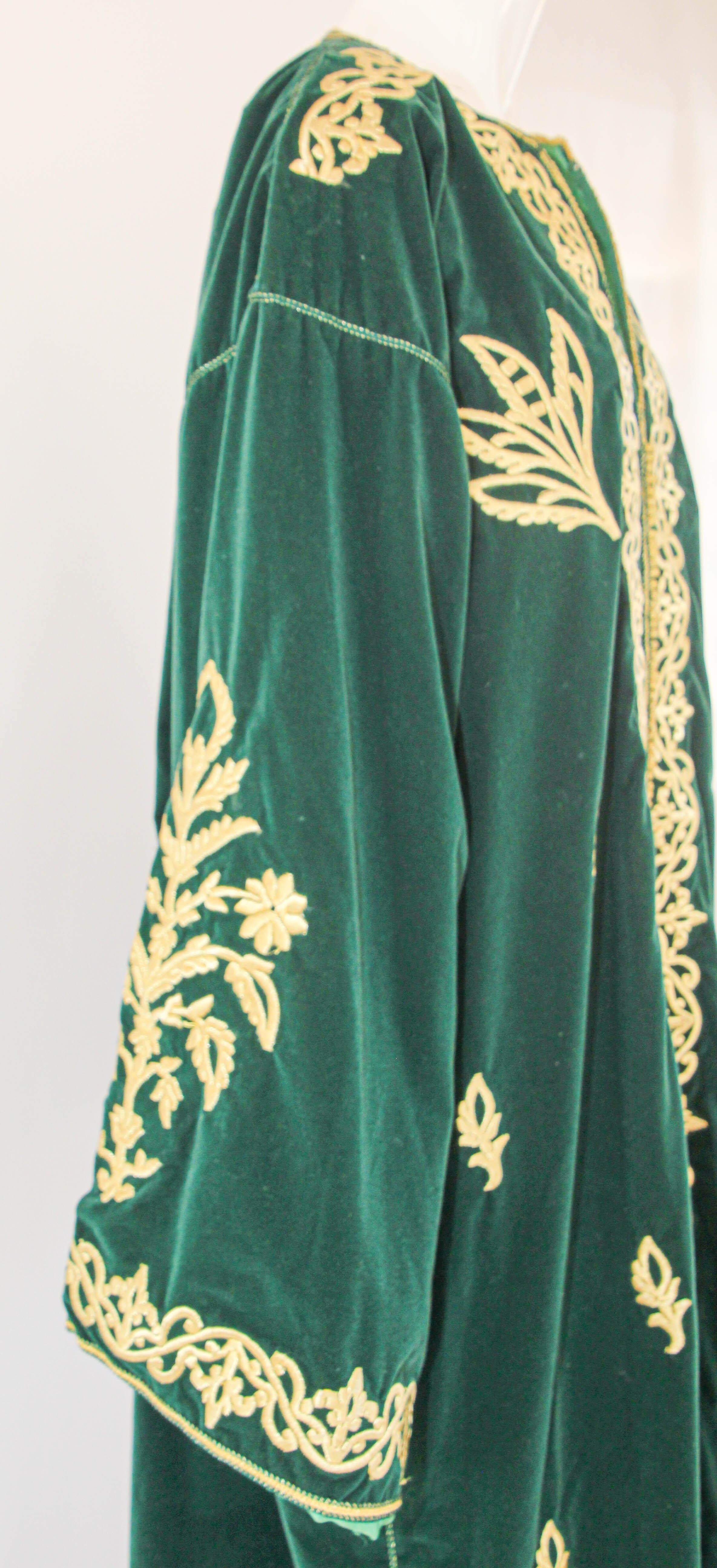 1960s Vintage Moroccan Velvet Caftan Emerald Green and Gold Thread For Sale 1