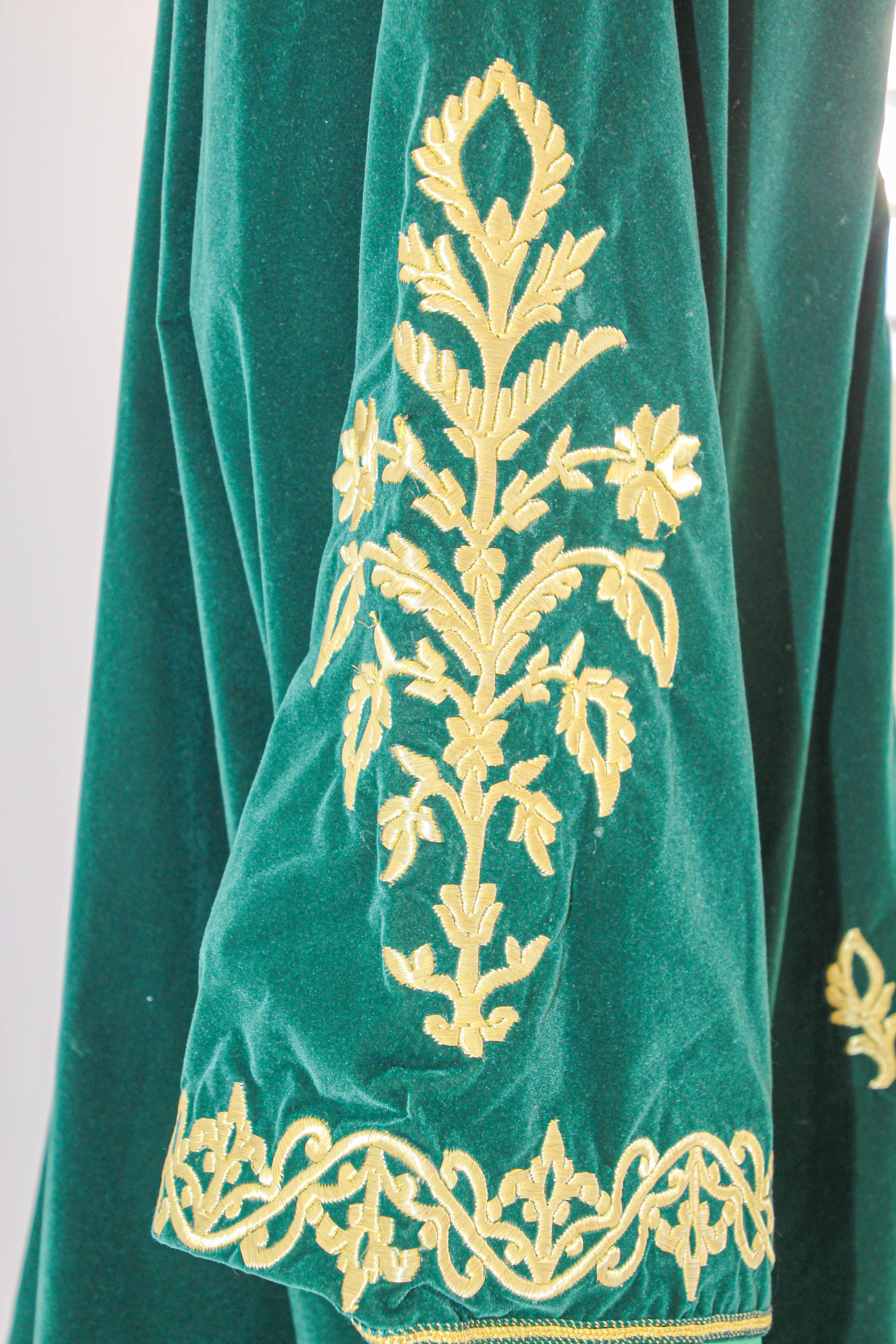 1960s Vintage Moroccan Velvet Caftan Emerald Green and Gold Thread For Sale 2