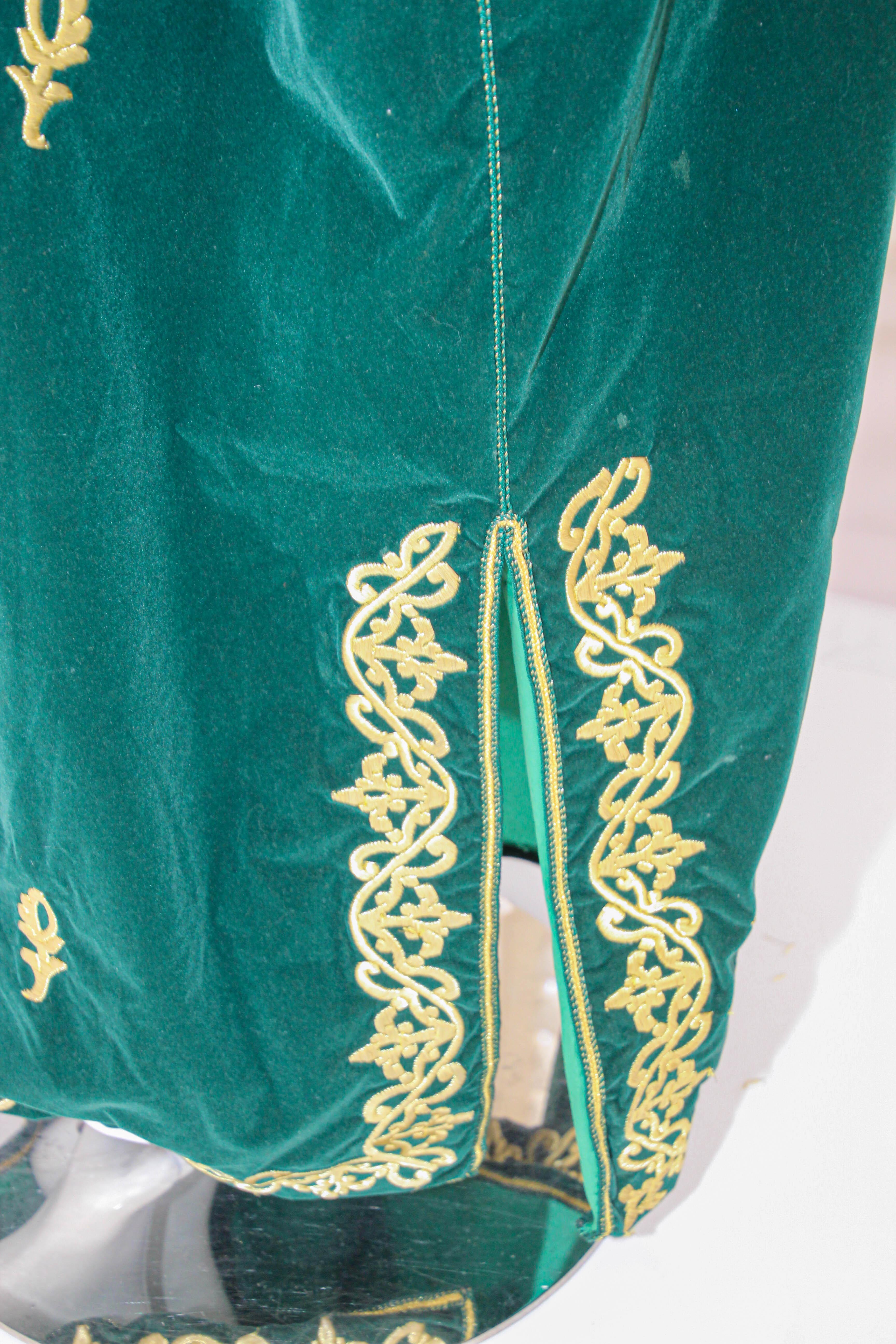 1960s Vintage Moroccan Velvet Caftan Emerald Green and Gold Thread For Sale 3