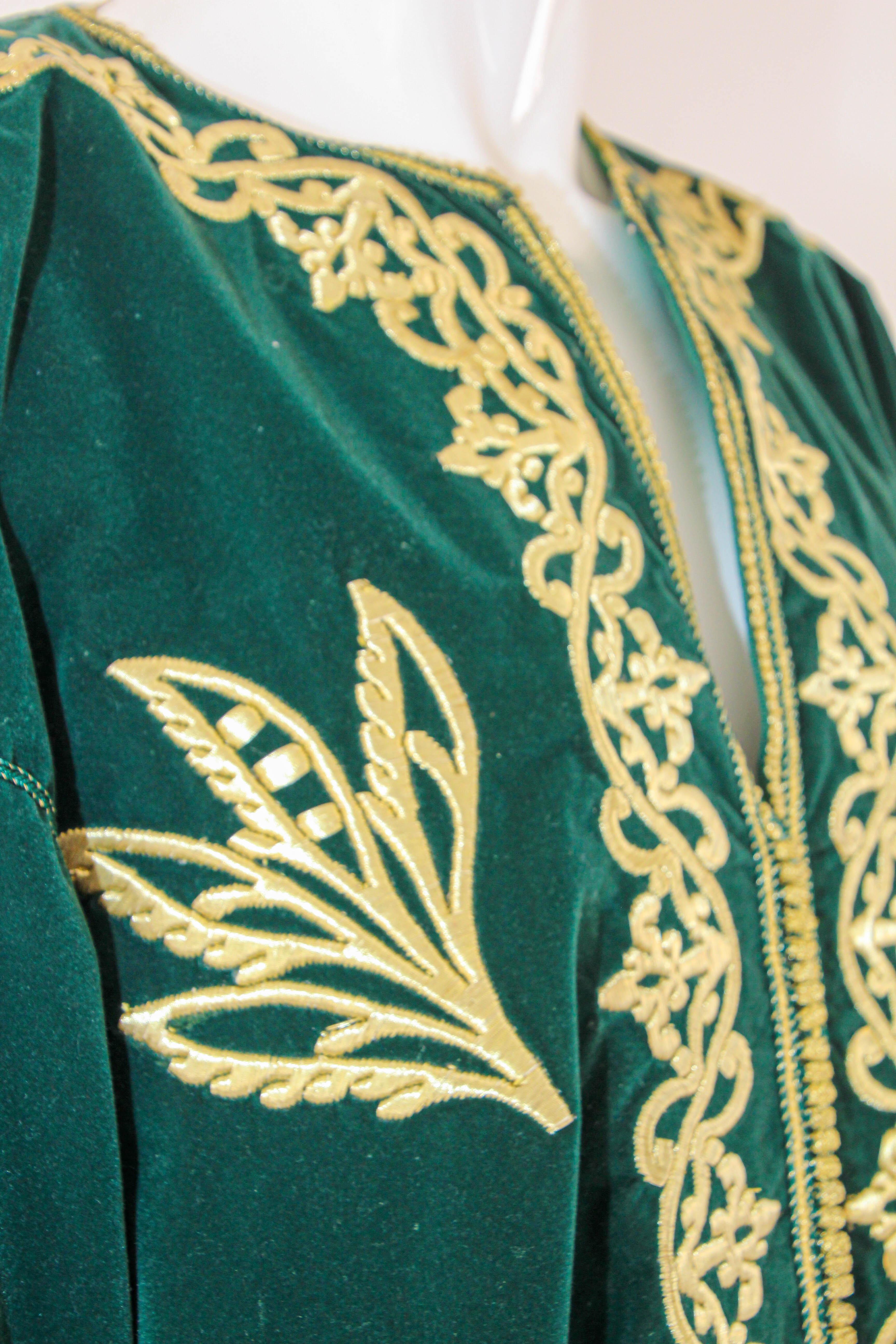 1960s Vintage Moroccan Velvet Caftan Emerald Green and Gold Thread For Sale 4