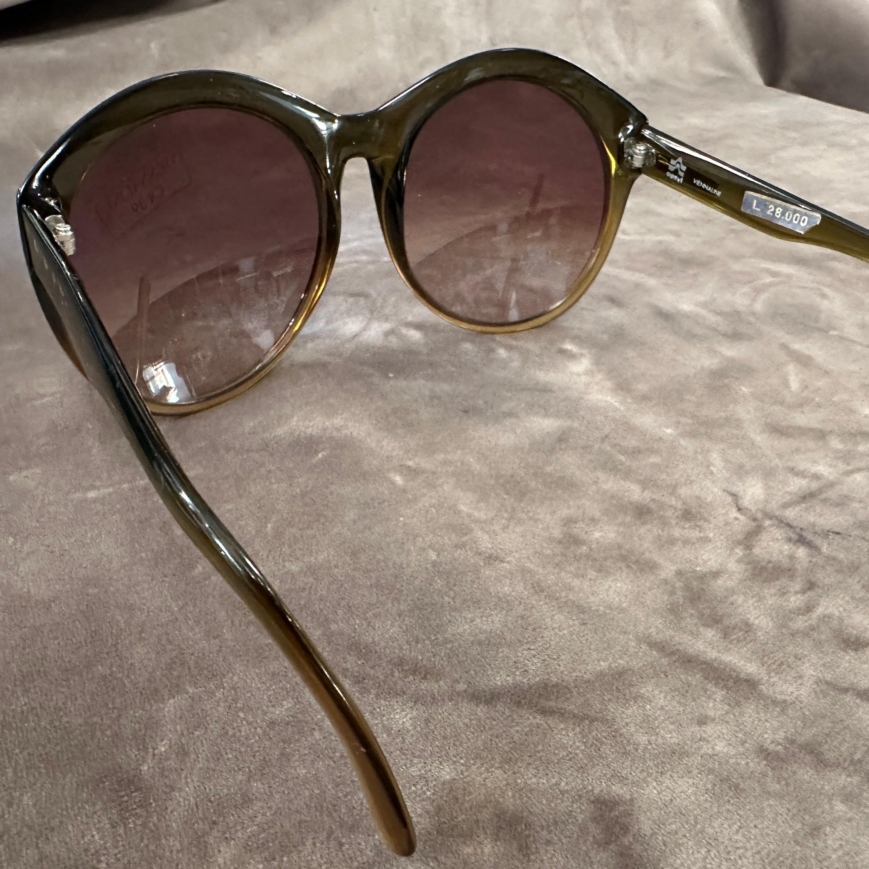 Lunettes de soleil surdimensionnées en acétate vert olive vintage des années 1960 par Viennaline en vente 6