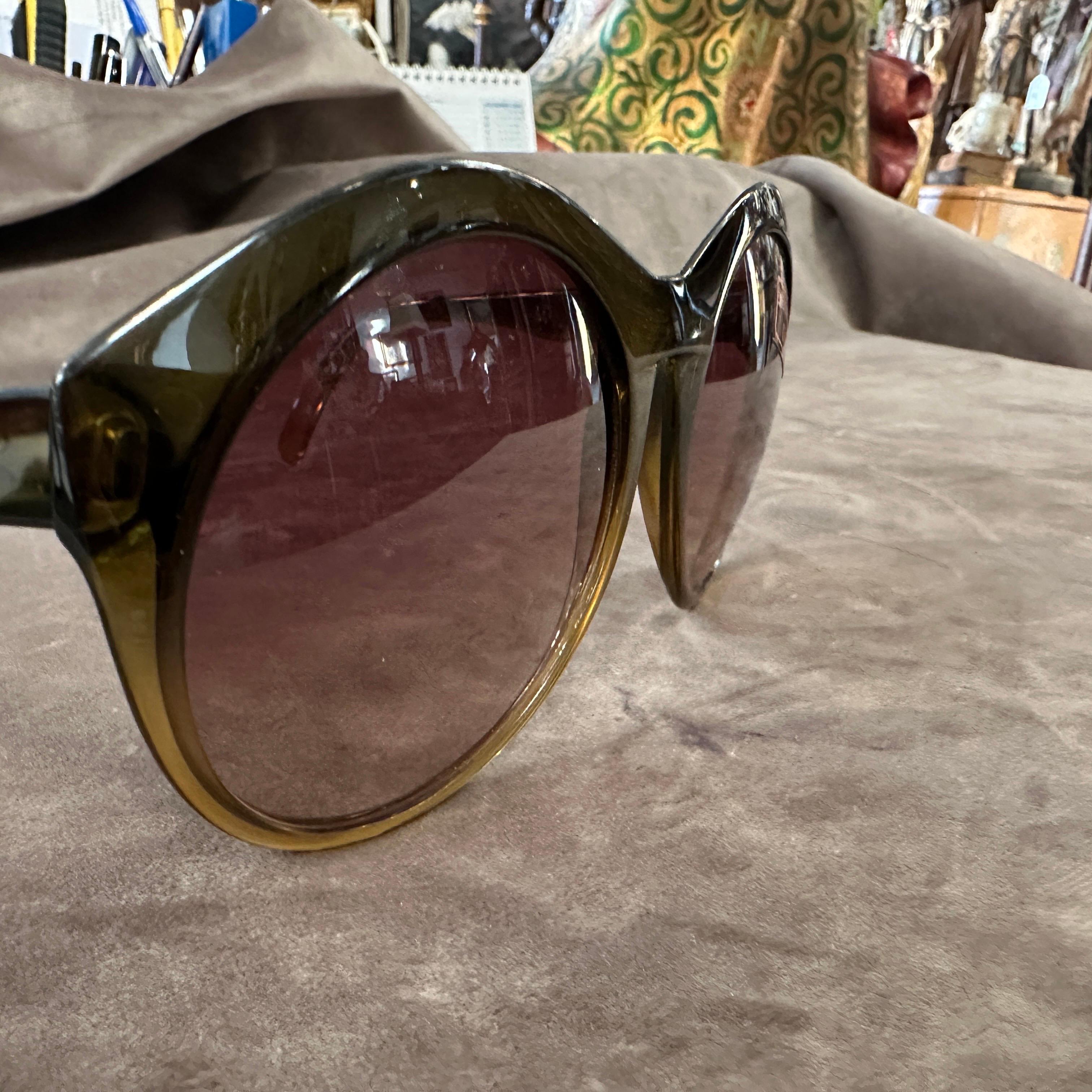 Lunettes de soleil surdimensionnées en acétate vert olive vintage des années 1960 par Viennaline Excellent état - En vente à Aci Castello, IT