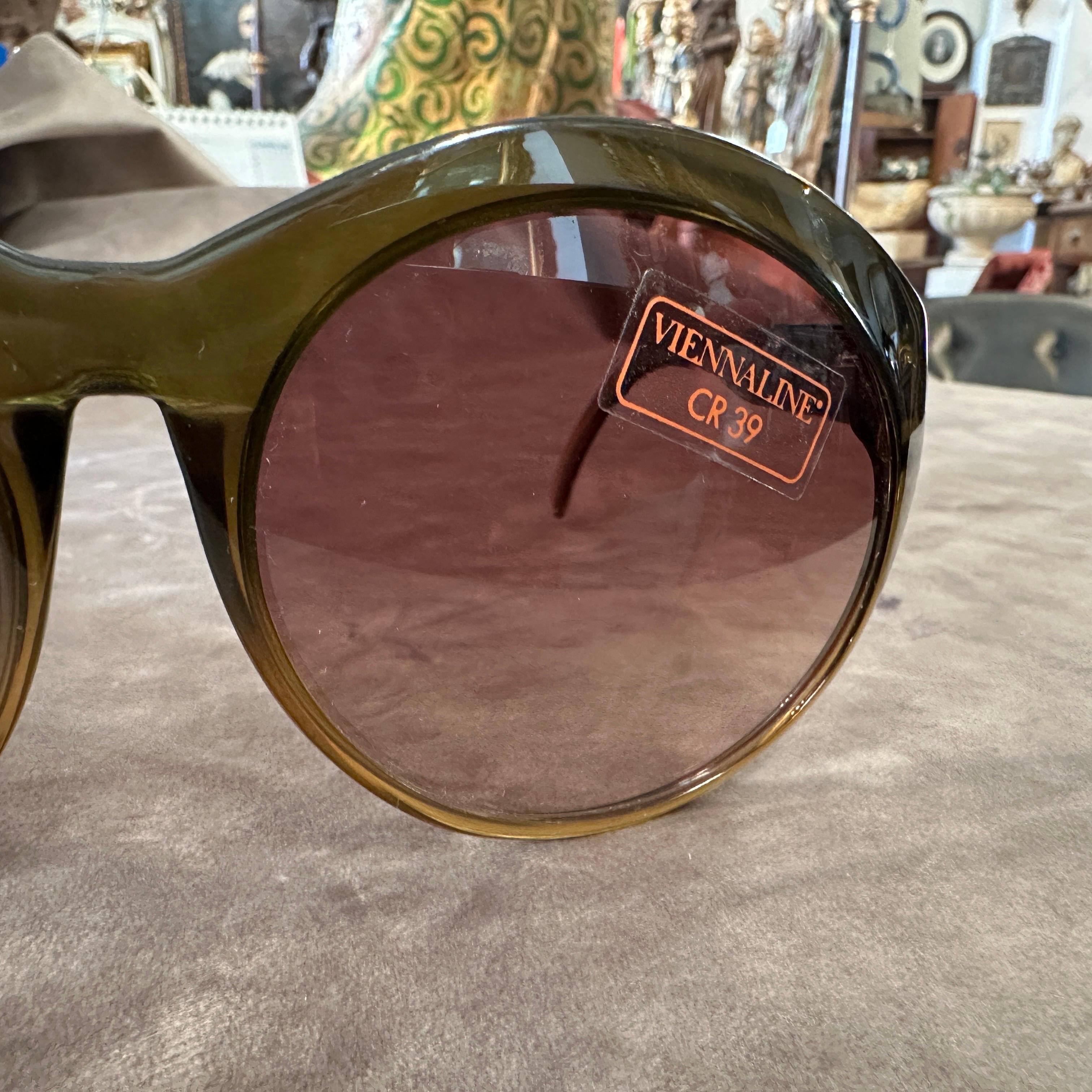 Lunettes de soleil surdimensionnées en acétate vert olive vintage des années 1960 par Viennaline Pour femmes en vente