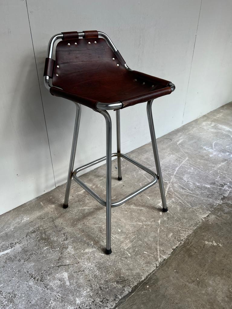 1960'S Vintage ein Original Leder Hocker von Charlotte Perriand für Les Arcs (Französisch) im Angebot