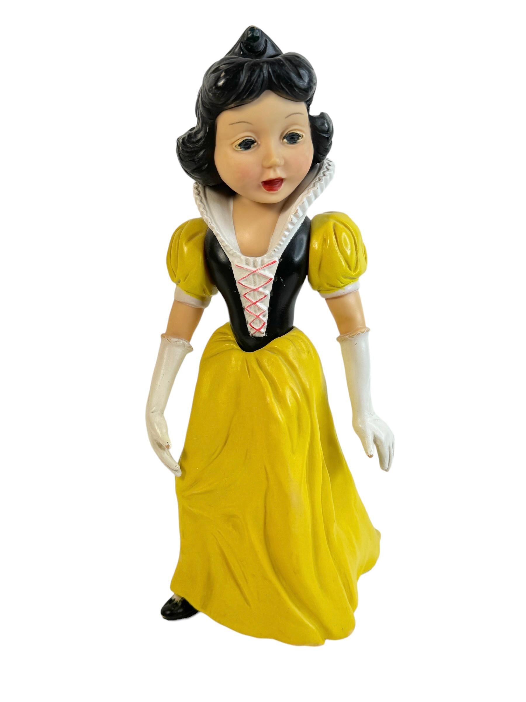 Vintage By By et les sept nains, jouet en caoutchouc grinçant fabriqué par Ledraplastic en Italie dans les années 1960. Ces jouets ont une position asymétrique particulière des oreilles, ce qui les rend particulièrement collectionnables. Marqué Walt