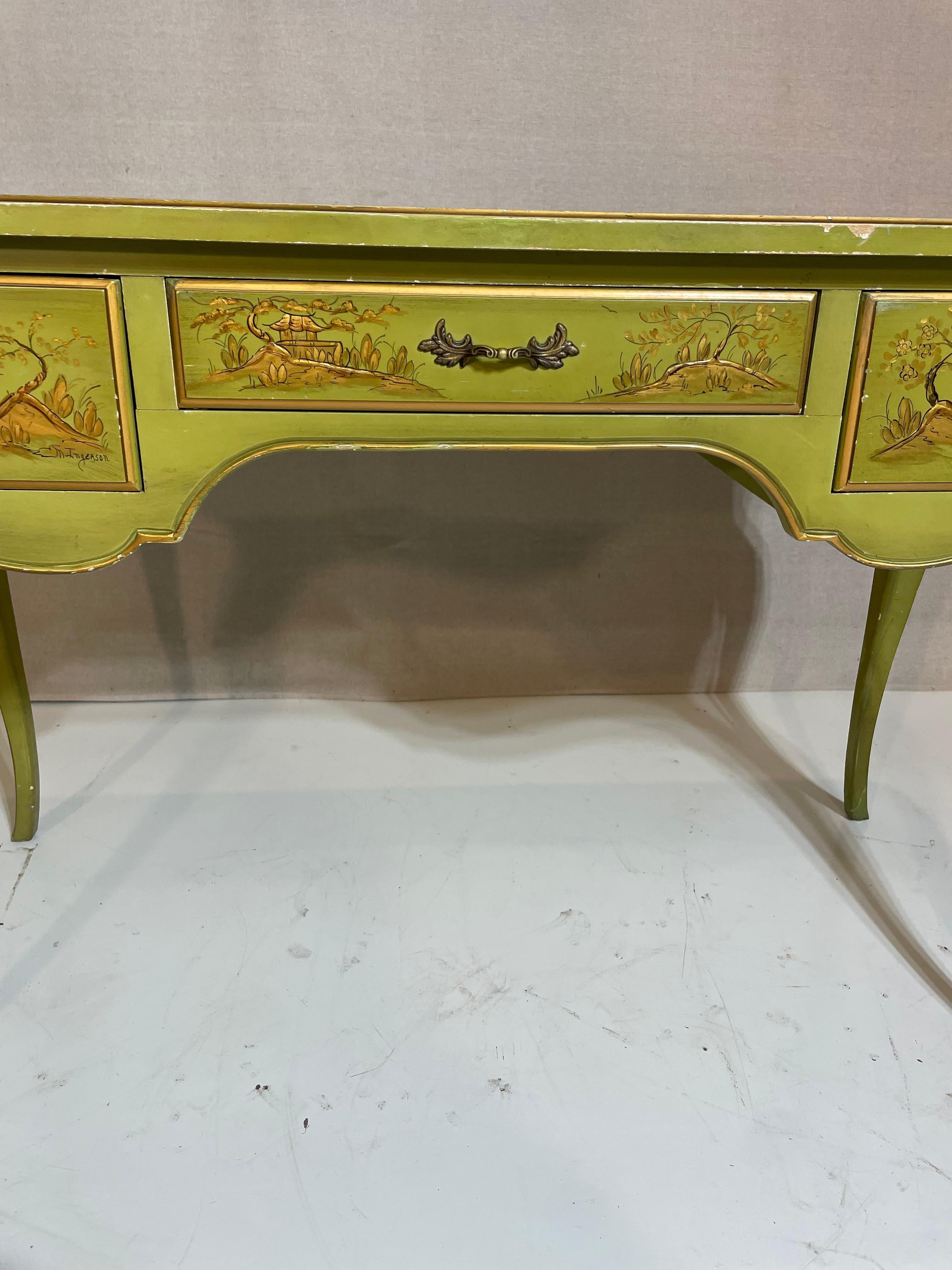 Bois doré Bureau peint de style italien des années 1960 en vente