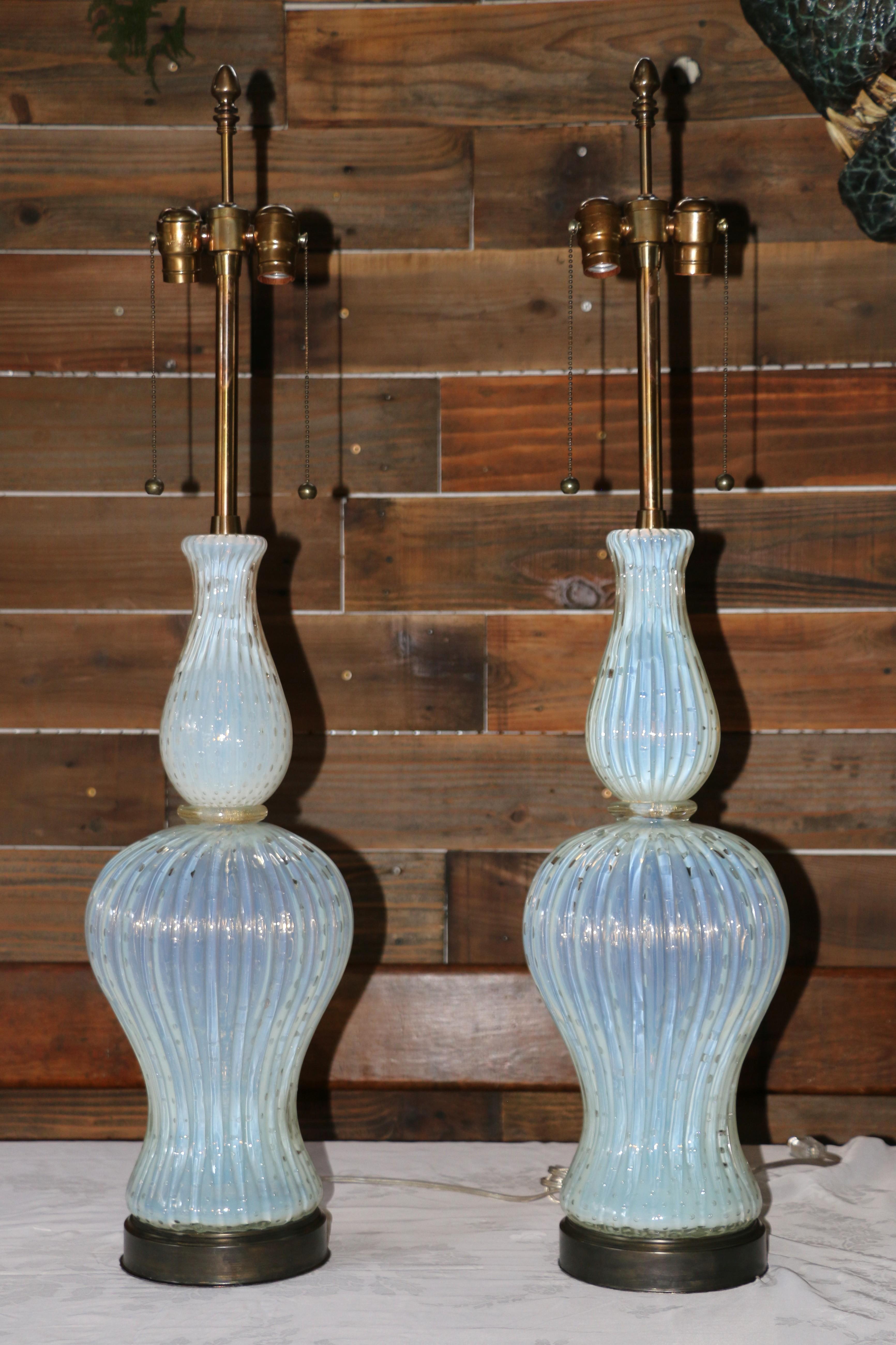 Mid-Century Modern 1960s Vintage Paire de lampes de table en verre Murano Glass italien en vente