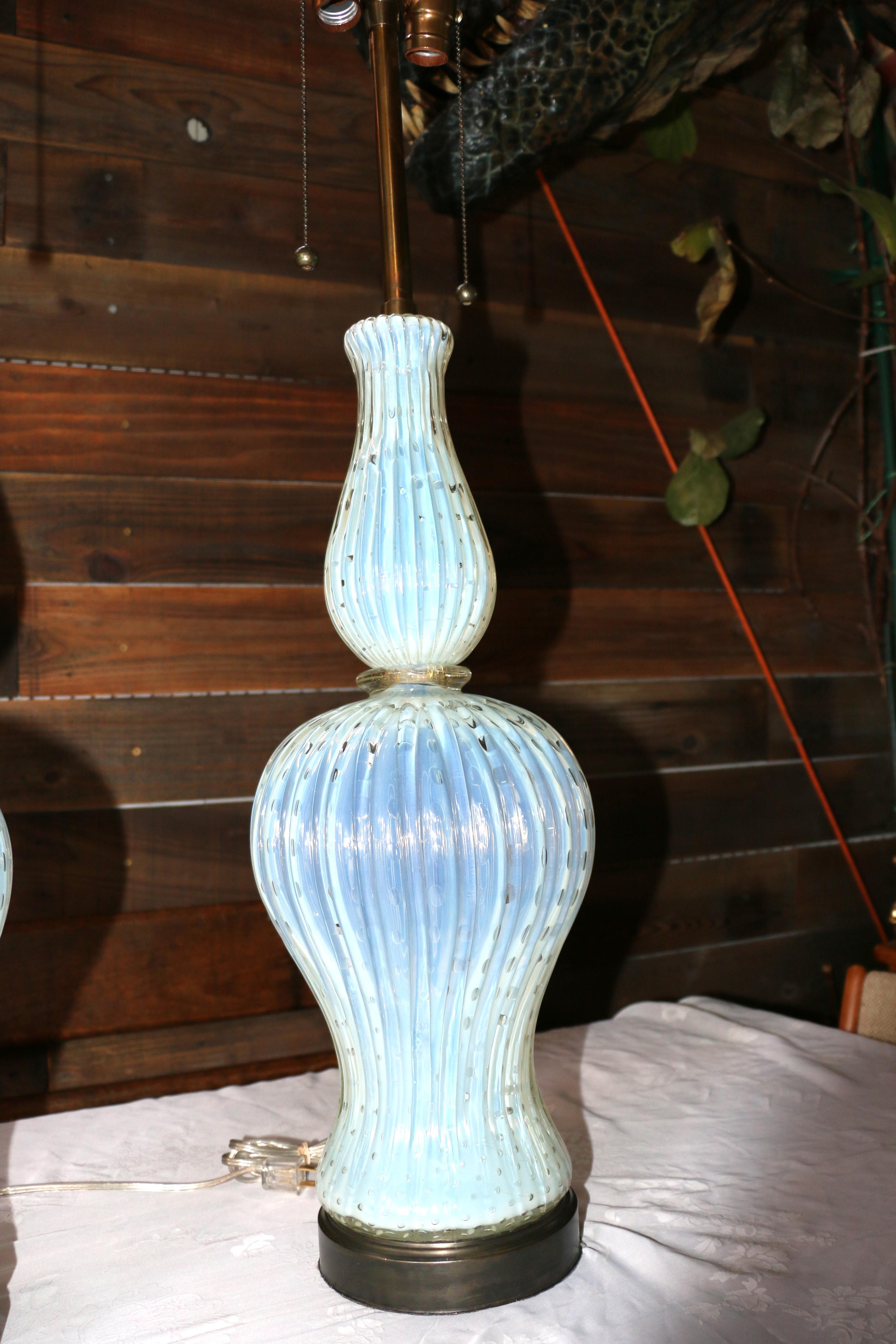 Milieu du XXe siècle 1960s Vintage Paire de lampes de table en verre Murano Glass italien en vente