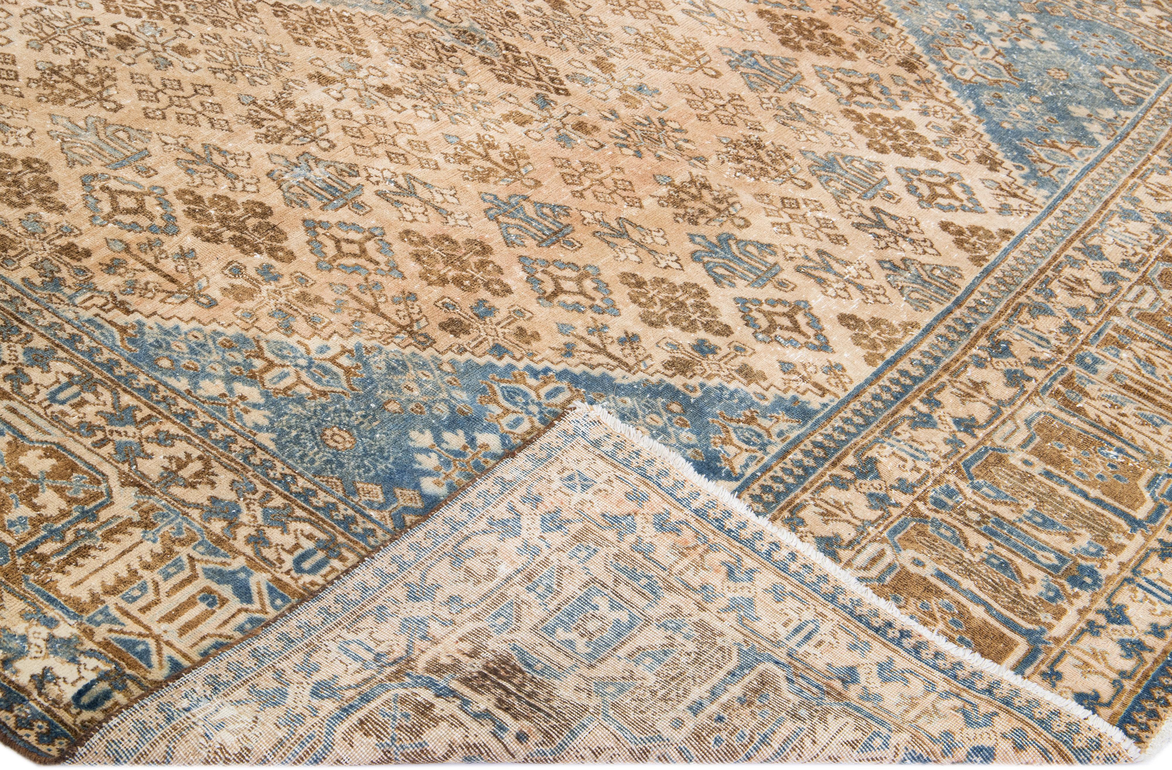 Alfombra persa vintage de lana con medallón beige hecha a mano de los años 60 Anudado a mano en venta