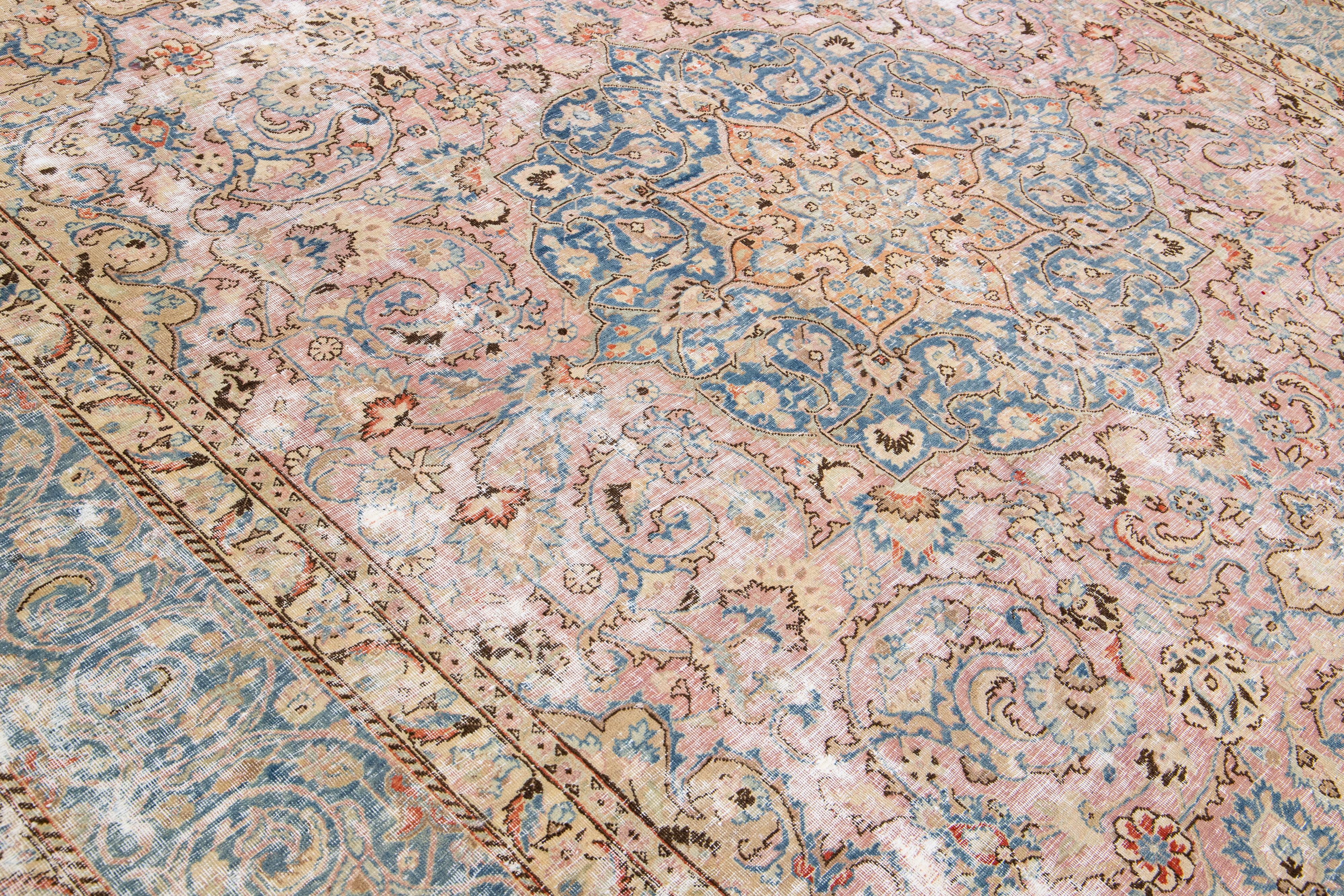 1960er Vintage Persisch Distressed Handmade Floral Rose Wool Rug im Zustand „Gut“ im Angebot in Norwalk, CT