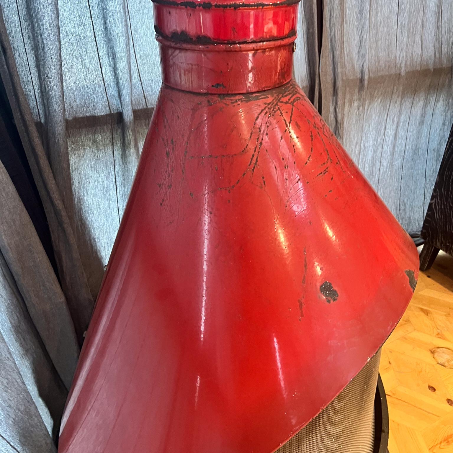 Chimenea cónica esmaltada roja vintage de los años 60, independiente en venta 5