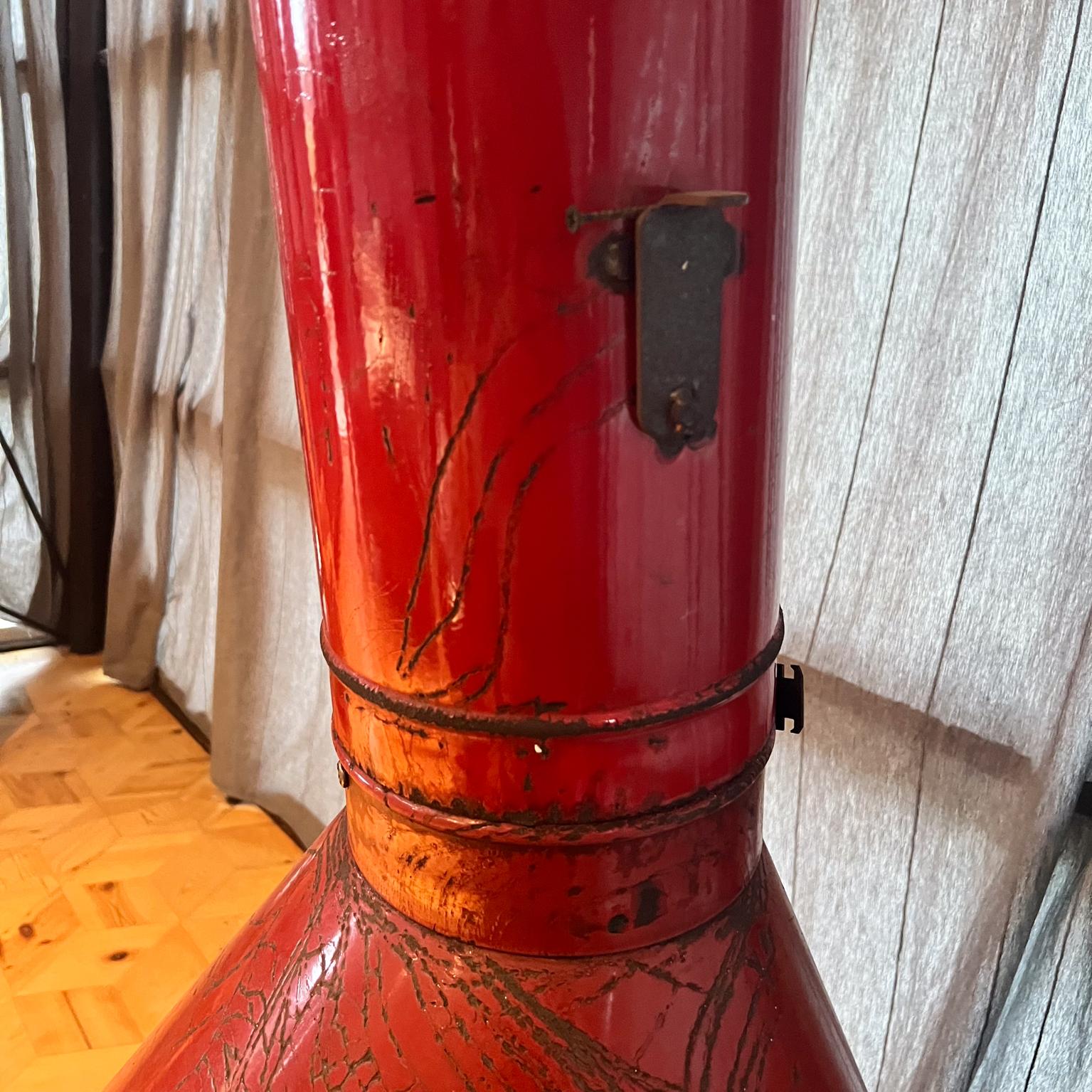 Chimenea cónica esmaltada roja vintage de los años 60, independiente en venta 8