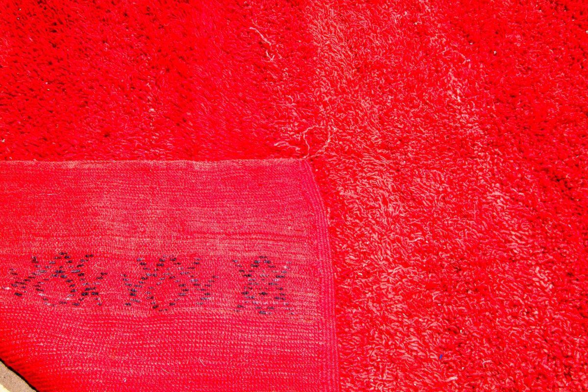 Tapis de roses marocain ethnique rouge vintage des années 1960 en vente 5