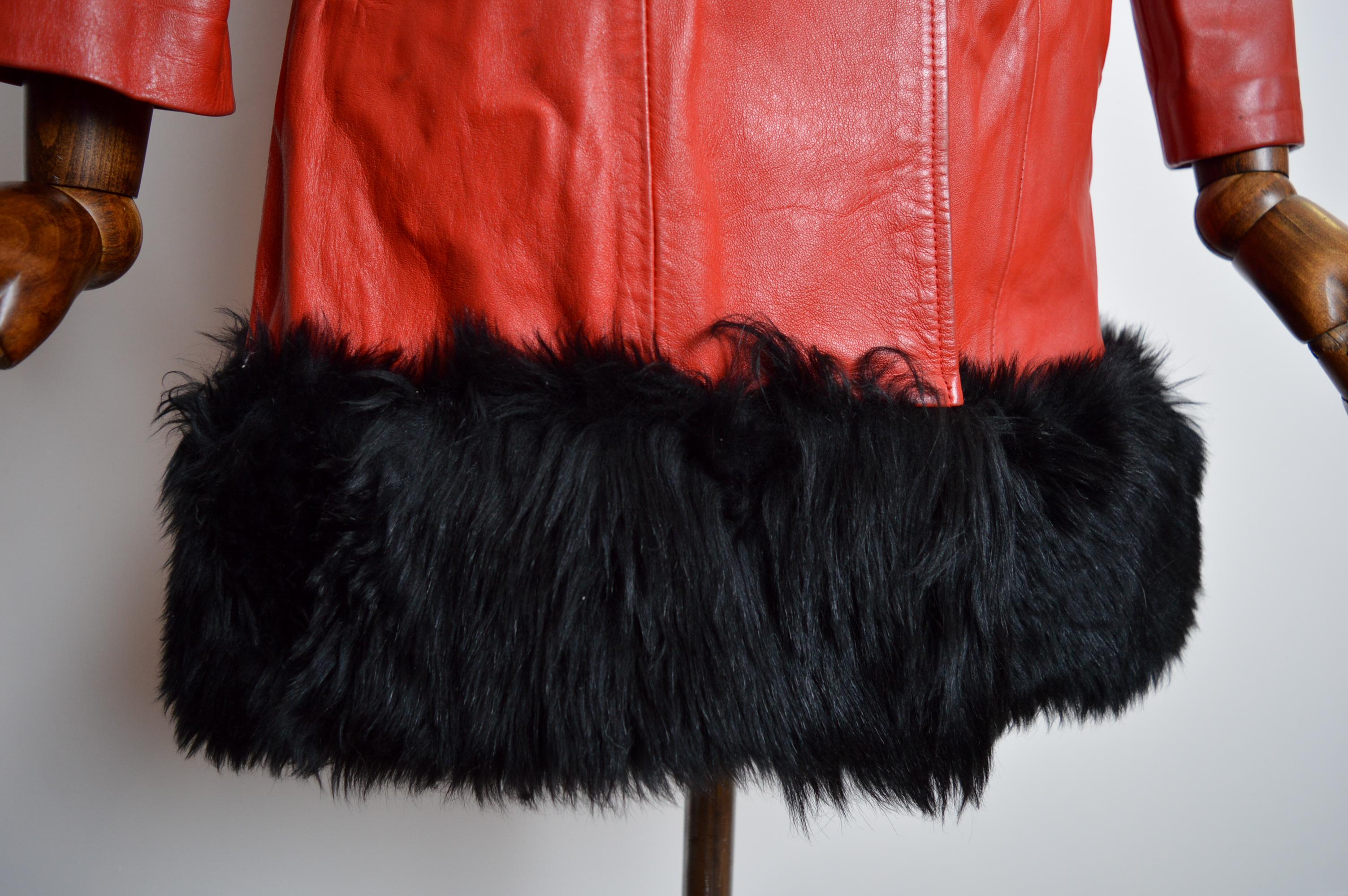 1960er Jahre Vintage Penny Lane Mantel aus rotem Leder & schwarzem fluffy Kragen aus Shearling im Angebot 5
