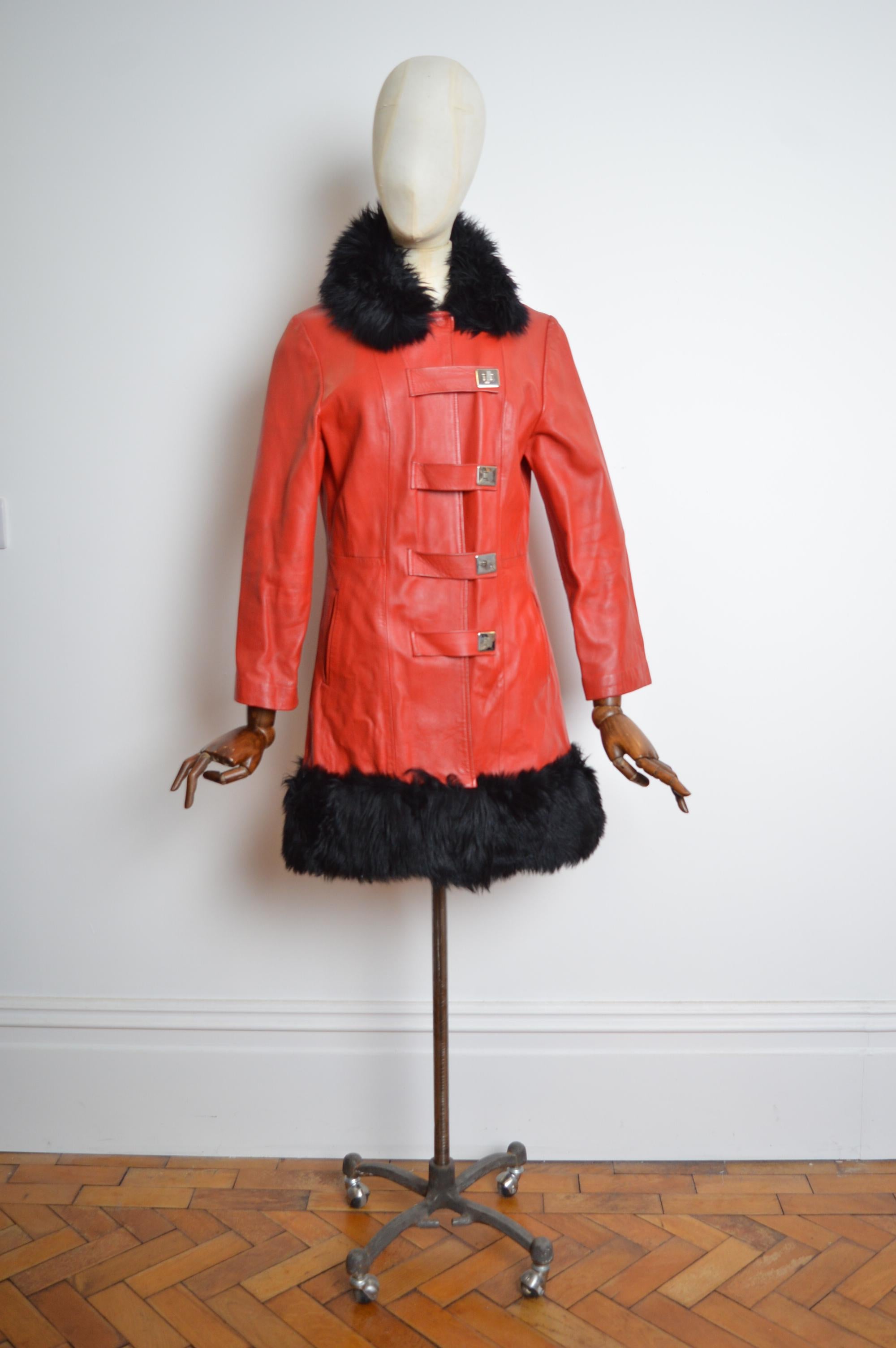 1960er Jahre Vintage Penny Lane Mantel aus rotem Leder & schwarzem fluffy Kragen aus Shearling im Angebot 2