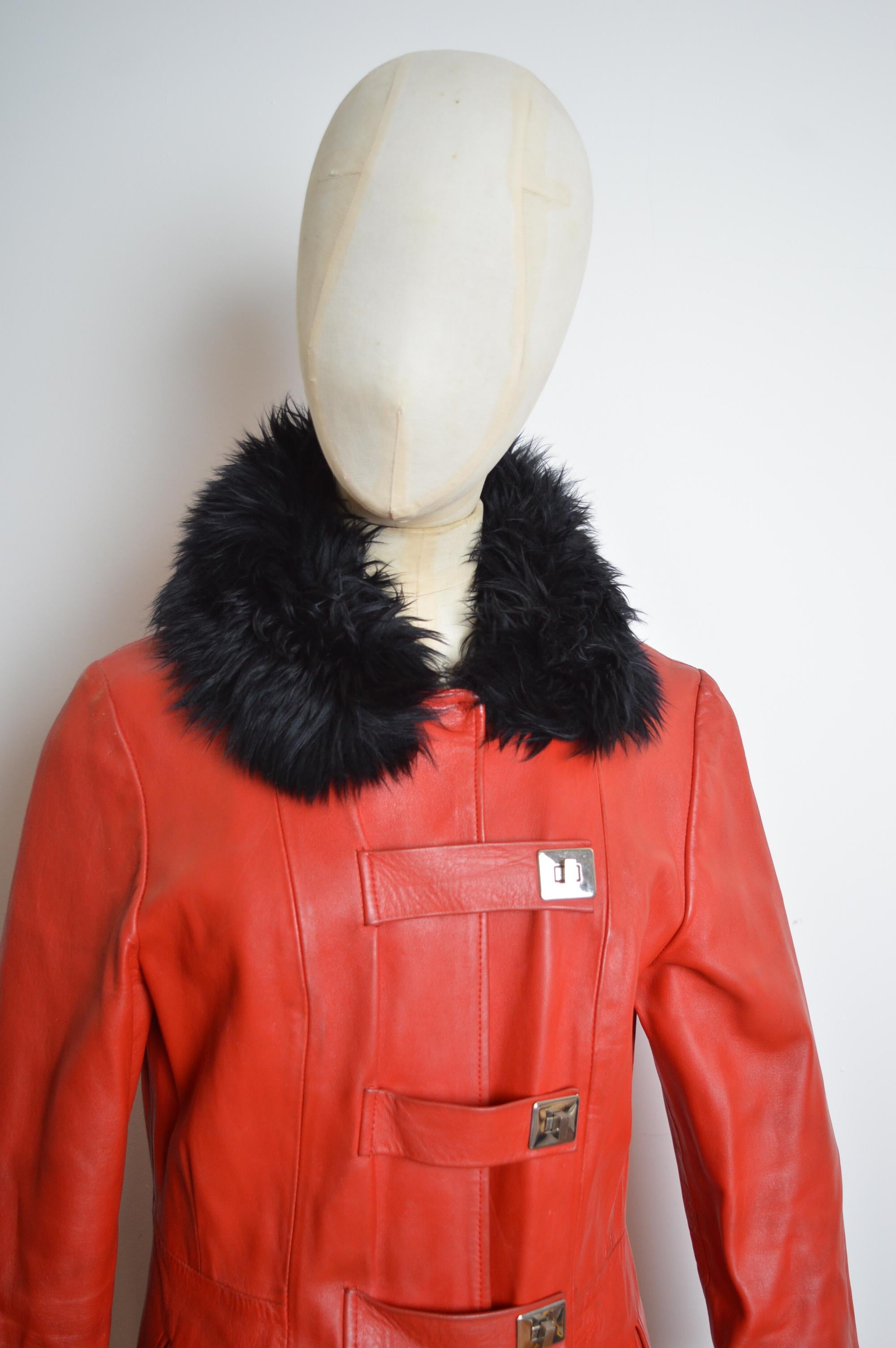 1960er Jahre Vintage Penny Lane Mantel aus rotem Leder & schwarzem fluffy Kragen aus Shearling im Angebot 3