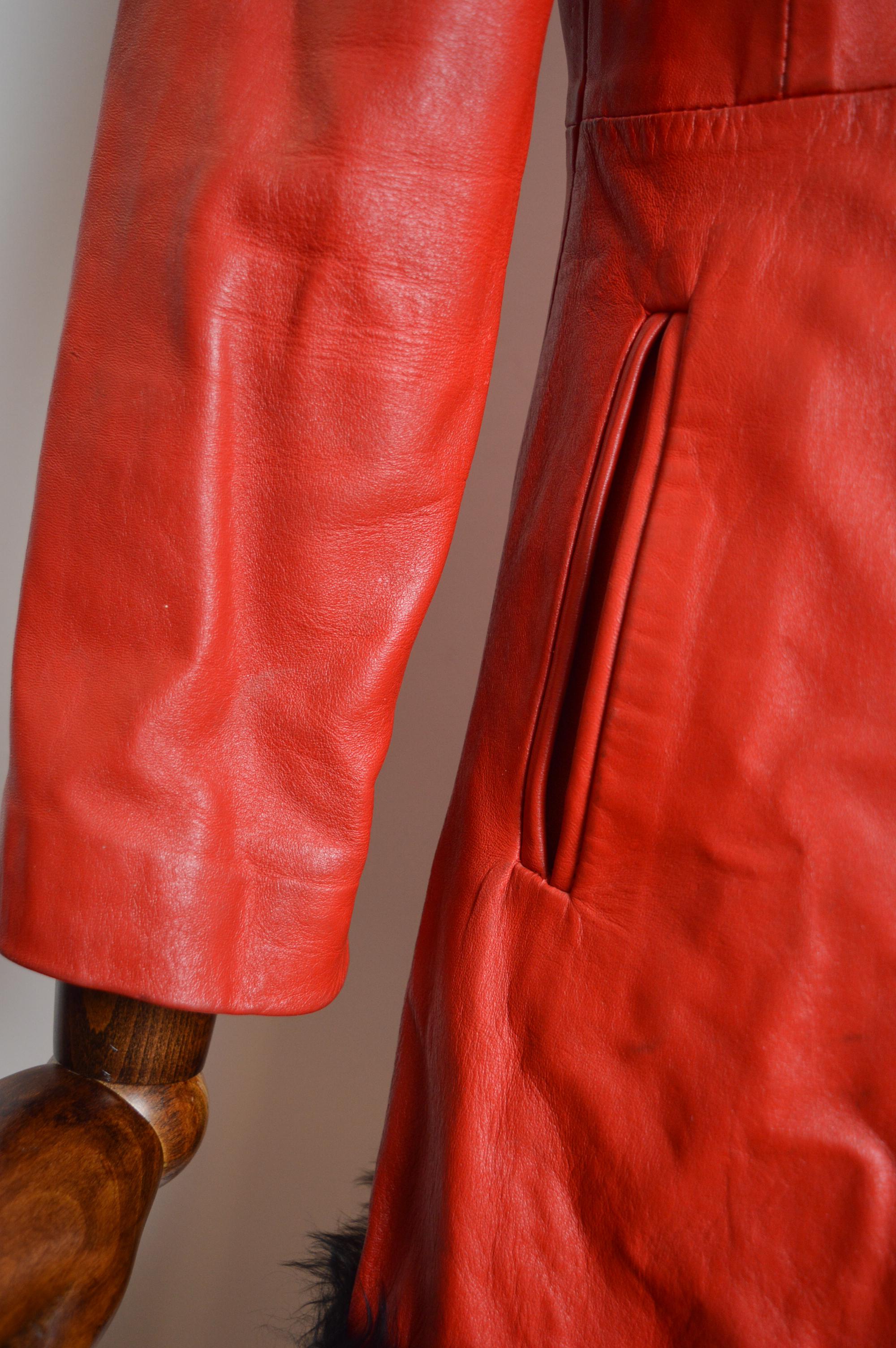 1960er Jahre Vintage Penny Lane Mantel aus rotem Leder & schwarzem fluffy Kragen aus Shearling im Angebot 4
