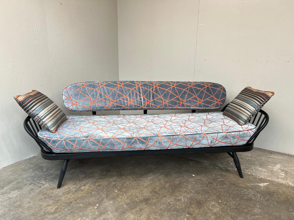 1960's vintage Retro schwarz lackiert Studio Couch, daybed Surfbrett geformt zurück (Moderne der Mitte des Jahrhunderts) im Angebot