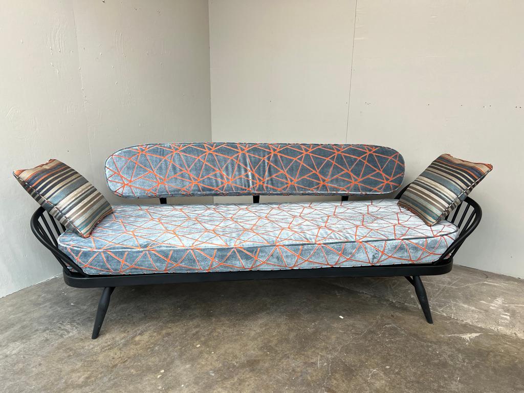 1960's vintage Retro schwarz lackiert Studio Couch, daybed Surfbrett geformt zurück (Britisch) im Angebot
