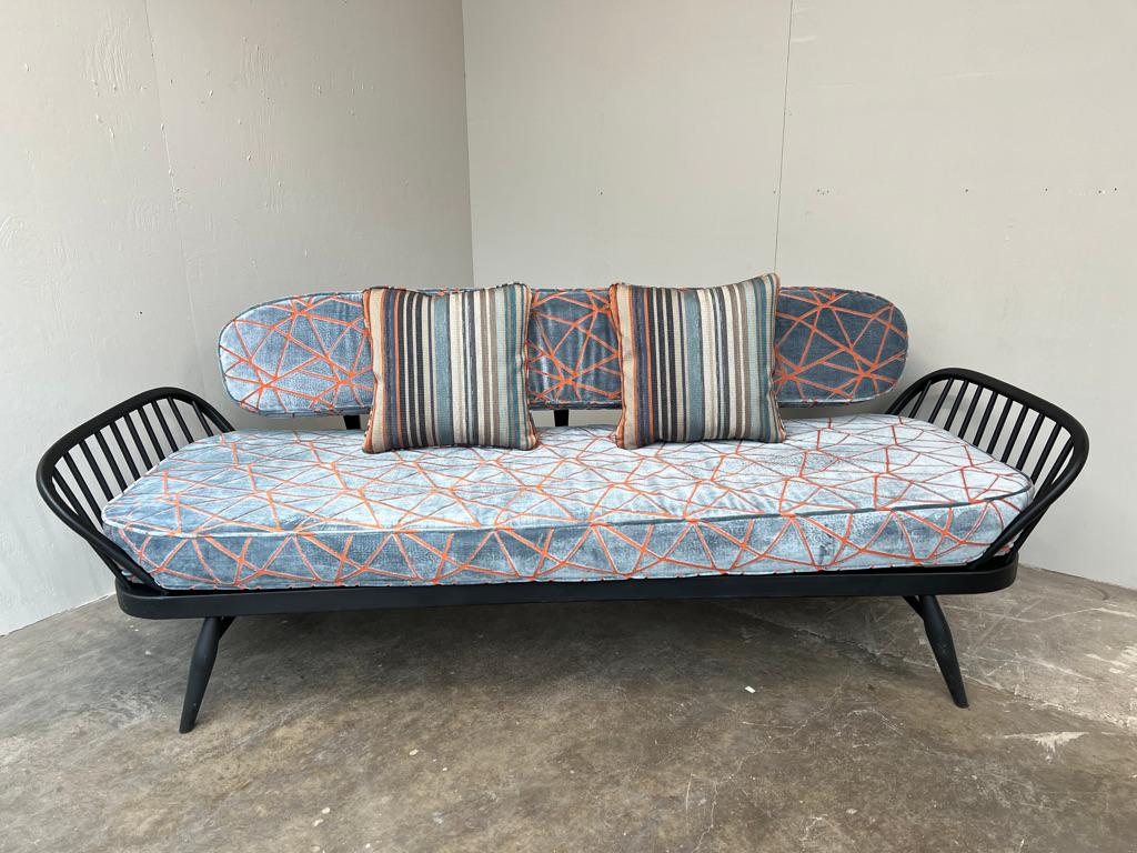 1960's vintage Retro schwarz lackiert Studio Couch, daybed Surfbrett geformt zurück im Angebot 1