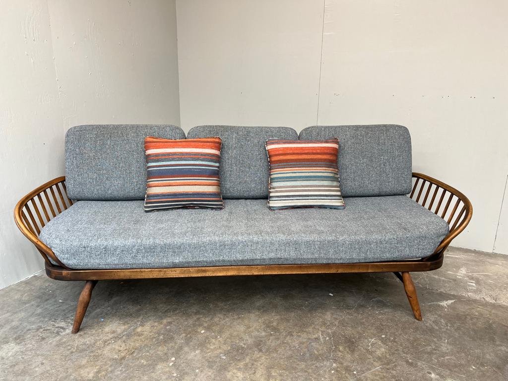 Mid-Century Modern 1960's vintage Retro champagne  coloured Studio Couch daybed For Sale