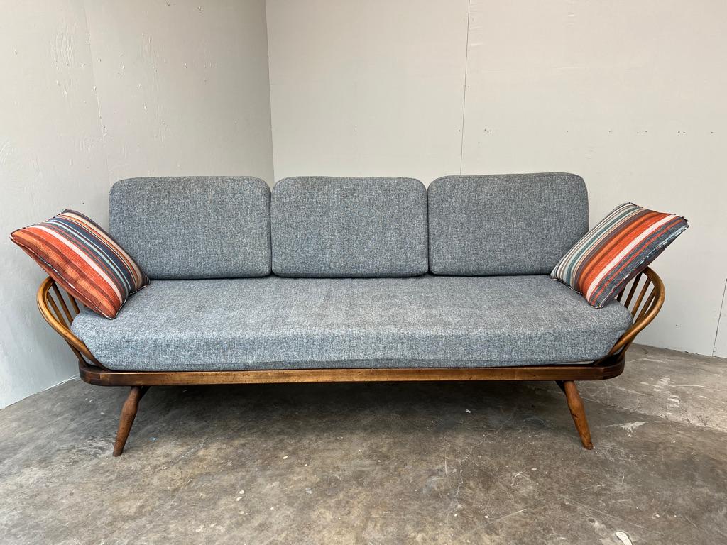 20th Century 1960's vintage Retro champagne  coloured Studio Couch daybed For Sale