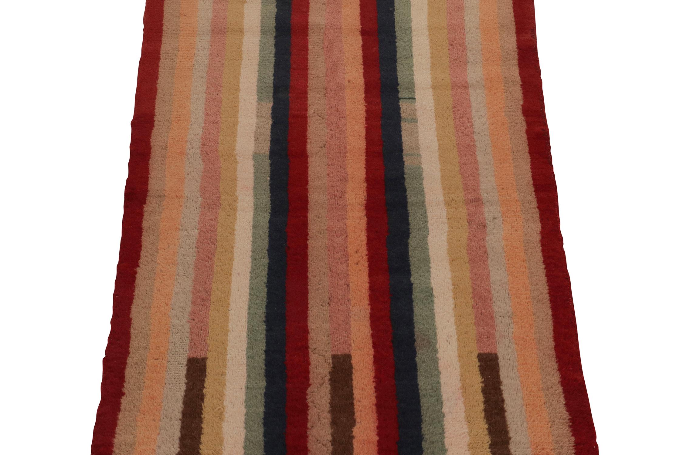 Alfombra vintage de rayas policromáticas de los años 60 por Rug & Kilim Turco en venta