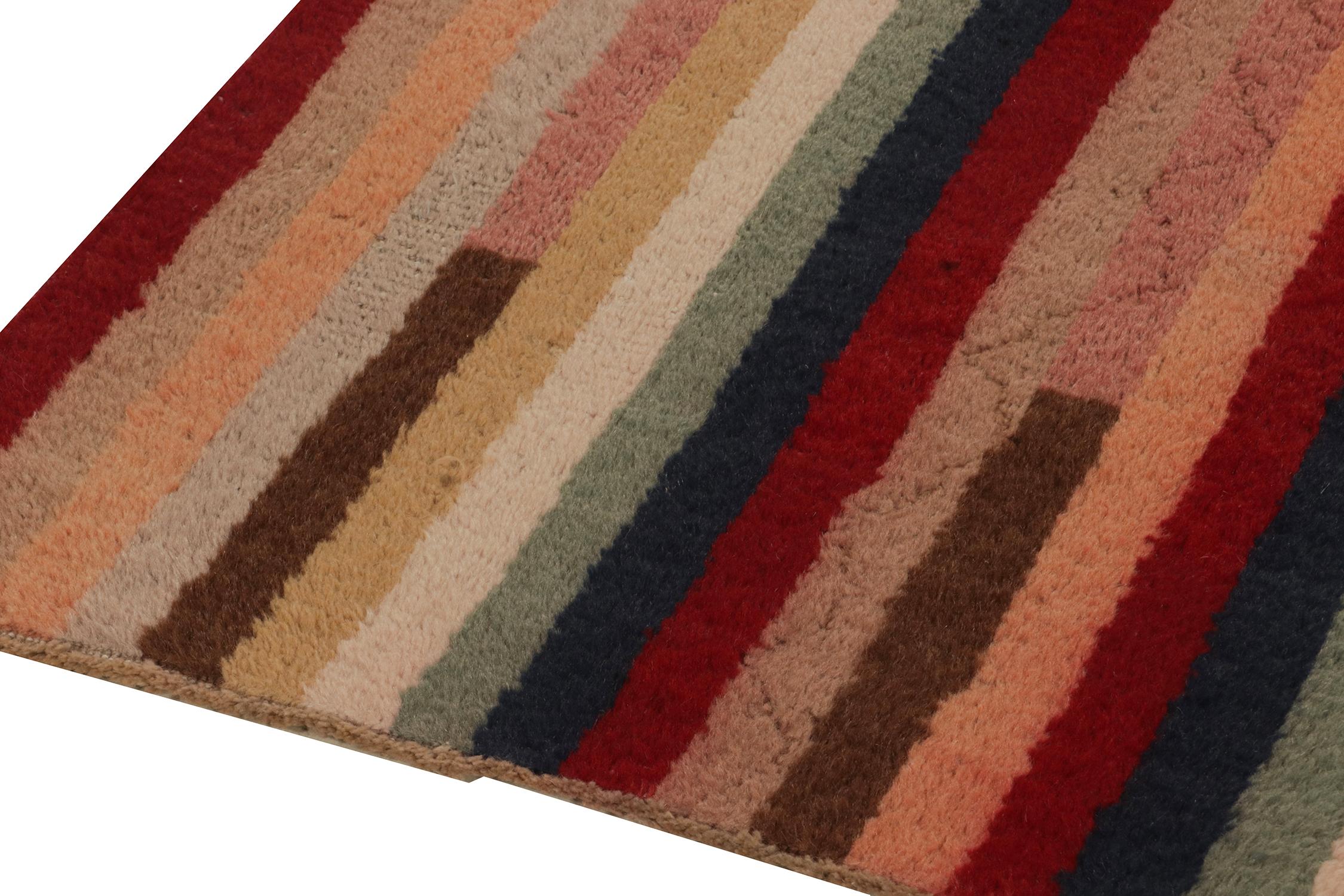 Alfombra vintage de rayas policromáticas de los años 60 por Rug & Kilim en Bueno estado para la venta en Long Island City, NY