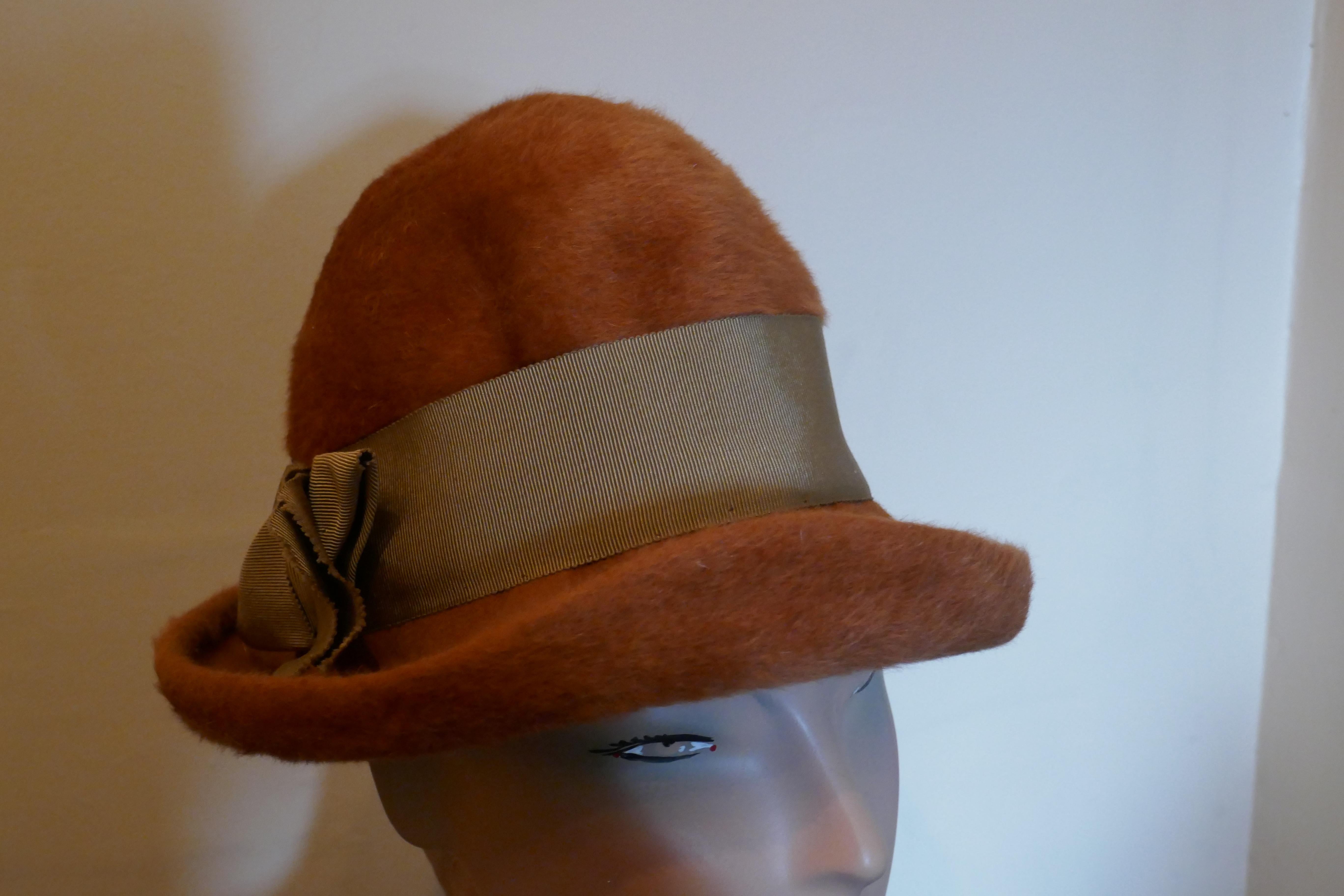 1960s Vintage Rust Coloured Furry Felt Wool Cloche Hat, By Edward Mann


Lovely Condition Rich Rust Colour Cloche hat, good condition with a wide band and bow o the side 
The interior circumference of the hat is 53cm, bow at the back



DH58
