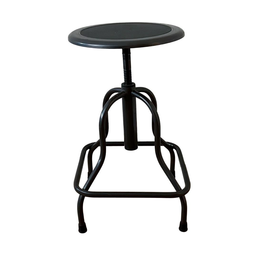 Discover the perfect balance of form and function with our Safco Diesel High Base stool. Manufactured with robust steel and finished in sleek pewter, this piece is engineered for heavy-duty use and built to last.

The stool's black padded seat