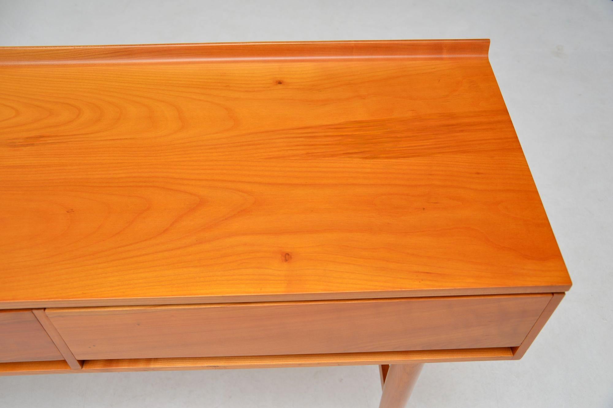 1960's Vintage Satin Wood Side Table by Beresford & Hicks For Sale 1