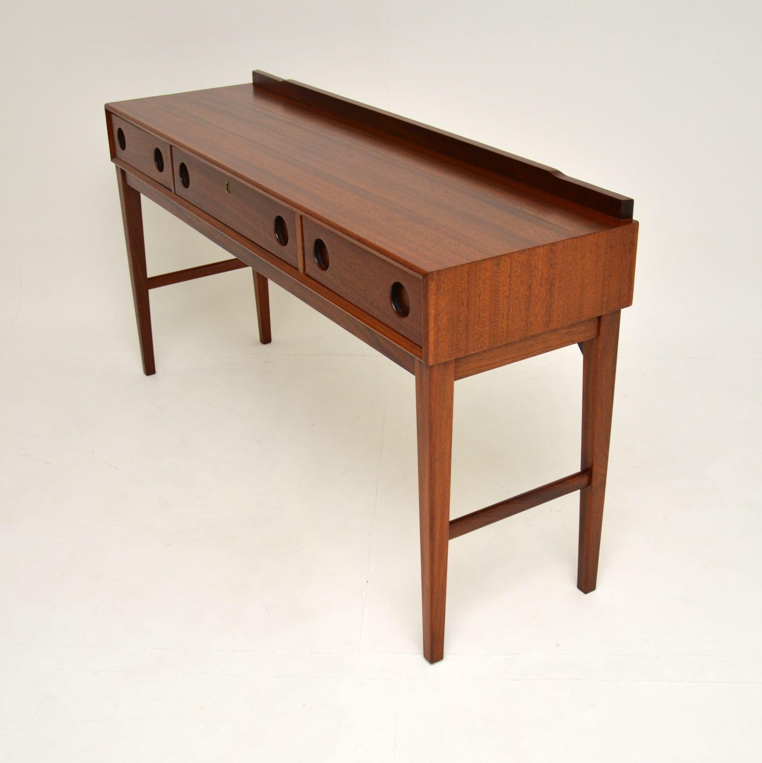 Mid-Century Modern 1960's Vintage Side Table / Desk