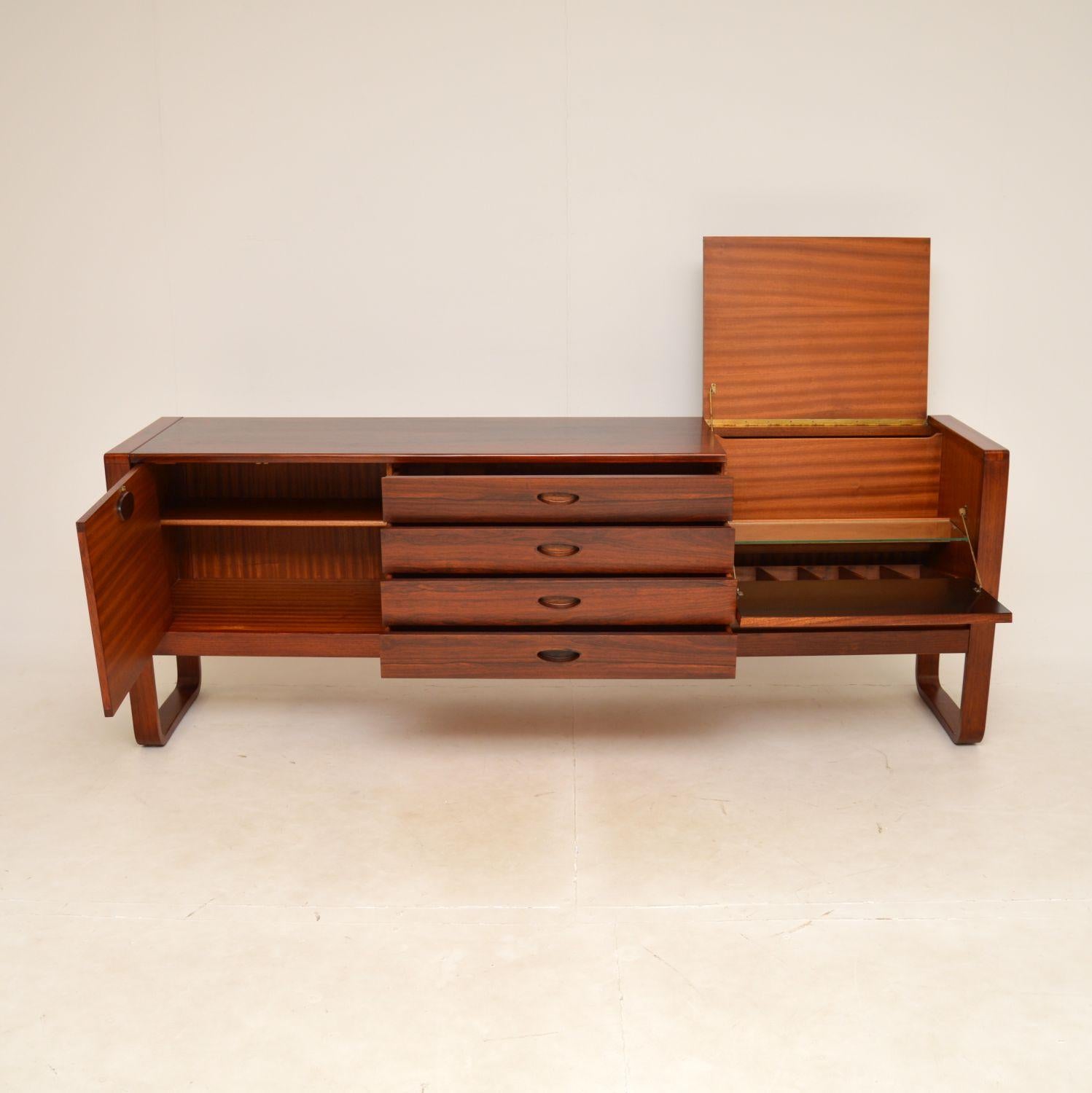 1960s Vintage Sideboard by Uniflex In Good Condition For Sale In London, GB