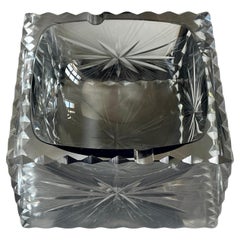 Cendrier vintage des années 1960 en cristal taillé gris smocké.