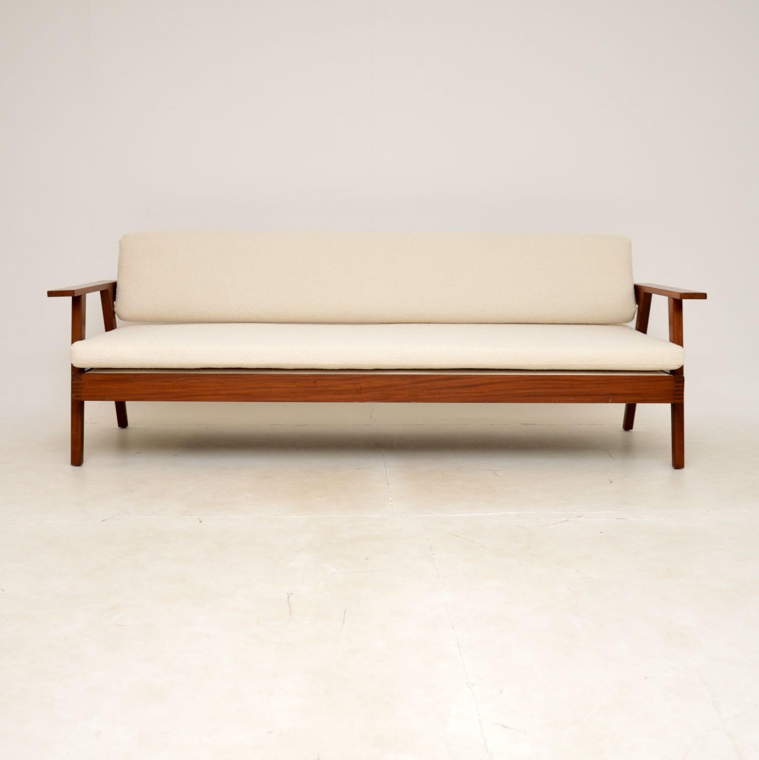 A stylish and extremely well made vintage sofa bed. This was made in England, it dates from around the 1960s.

The quality is outstanding, this has beautiful lines and looks amazing from all angles. The frame has a gorgeous colour tone and lovely