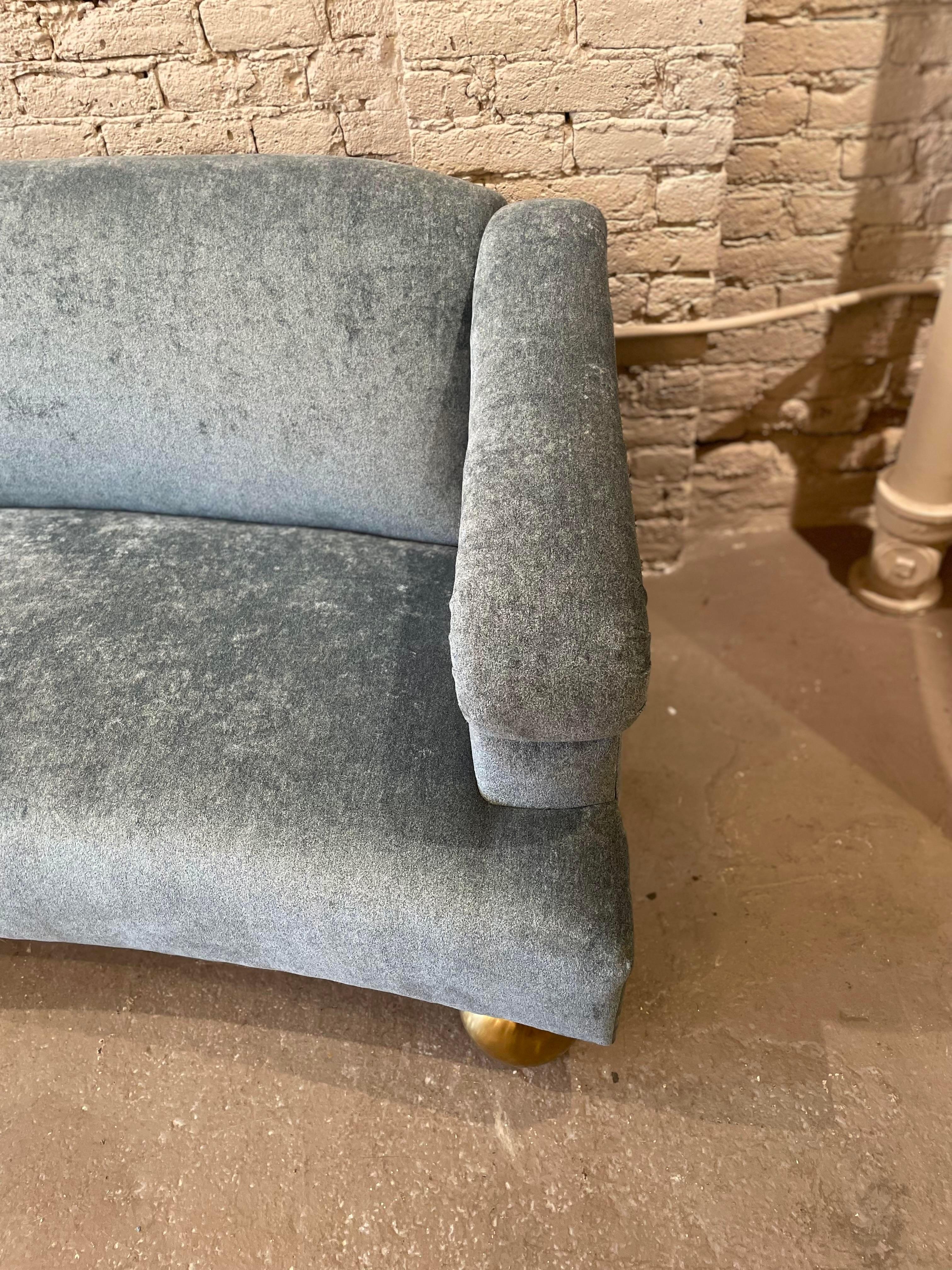 Sofá vintage de los años 60 rehecho en venta 1