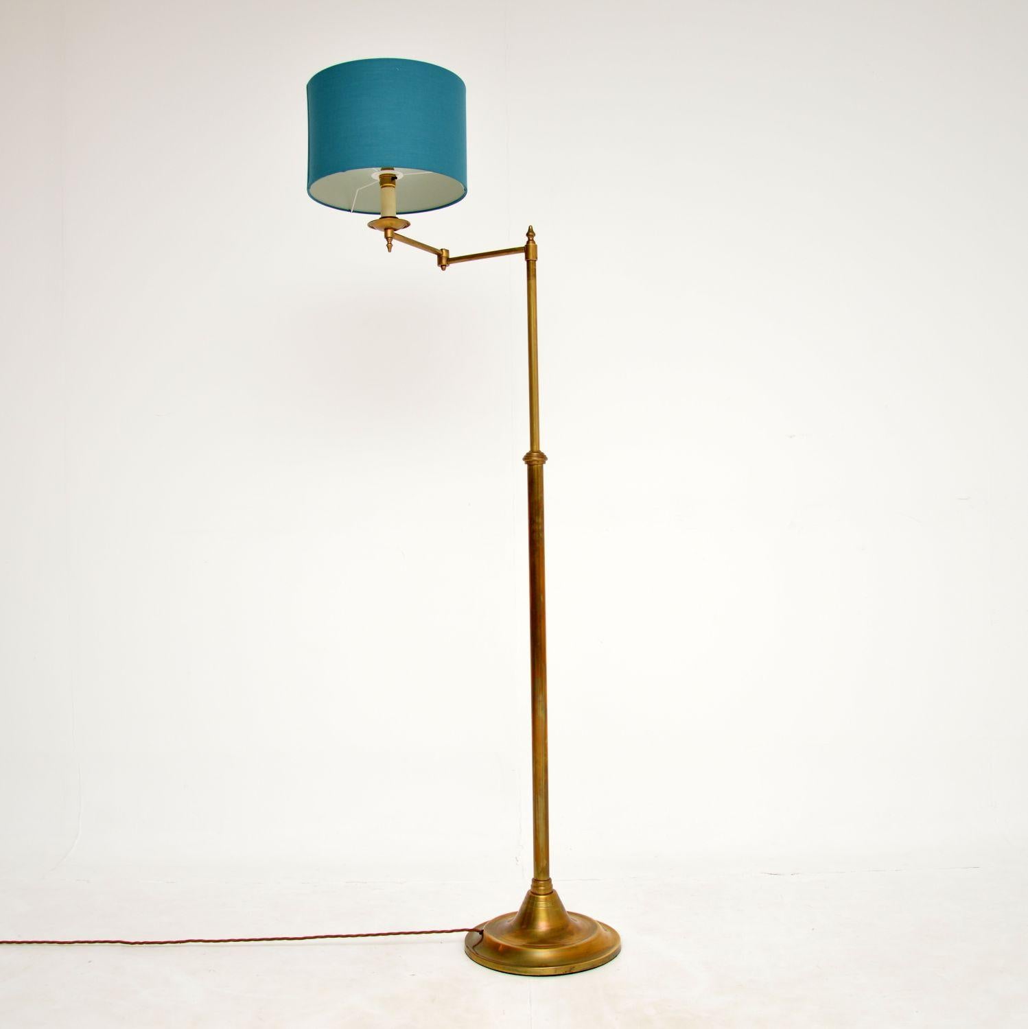 An excellent vintage solid brass adjustable floor lamp. This was made in England, it dates from around the 1960’s.

The quality is superb, this is made from solid brass which has acquired a beautiful patina over the years. The neck is adjustable,