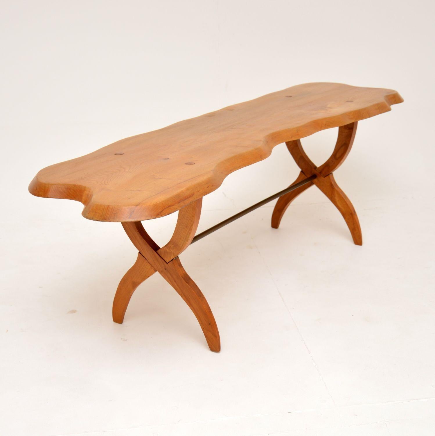 Mid-Century moderno Tavolino in olmo massiccio vintage del 1960