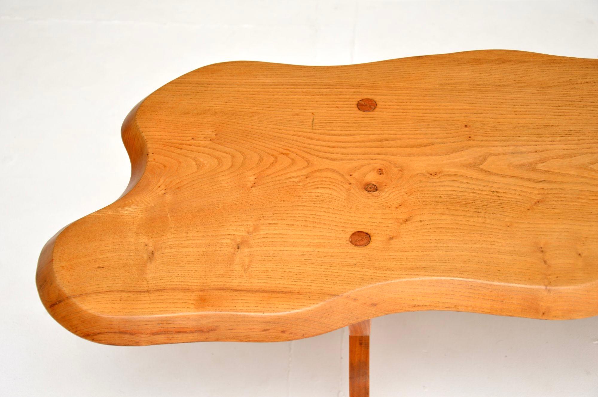 20ième siècle Table basse en orme massif vintage des années 1960 en vente