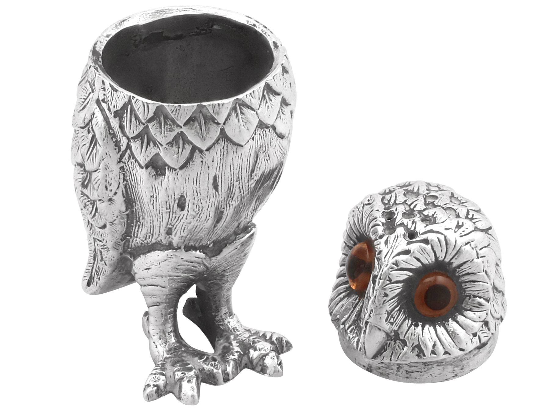 Victorian William Comyns & Sons Ltd 'Richard Comyns' Sterling Silver Owl Pepperette For Sale