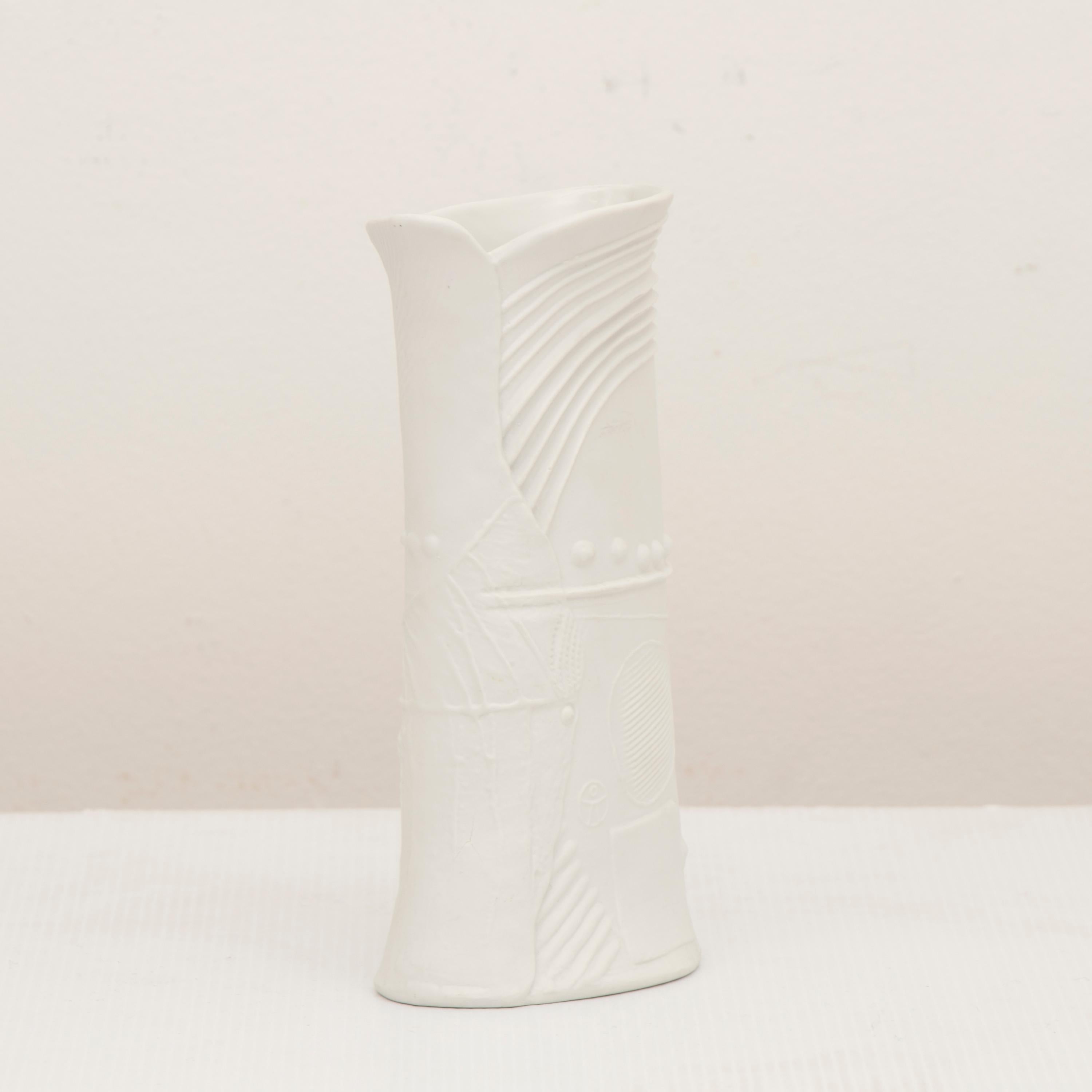 1960s Bertil Vallien bisque porcelain ceramic vase manufactured by Rörstrand, Sweden. This design is from the 'Terra' series named 