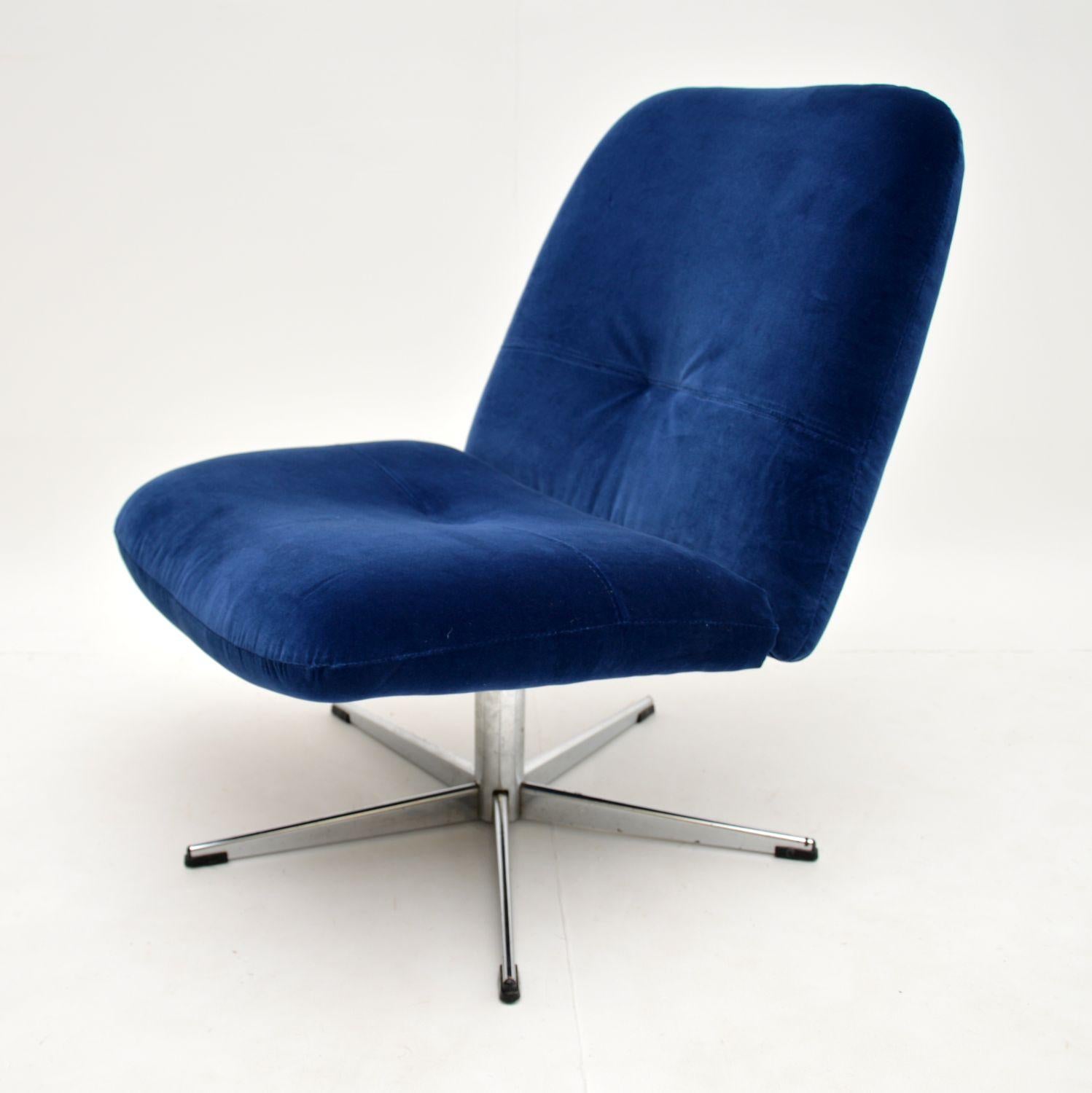 Mid-Century Modern 1960s Vintage Swivel Lounge Chair