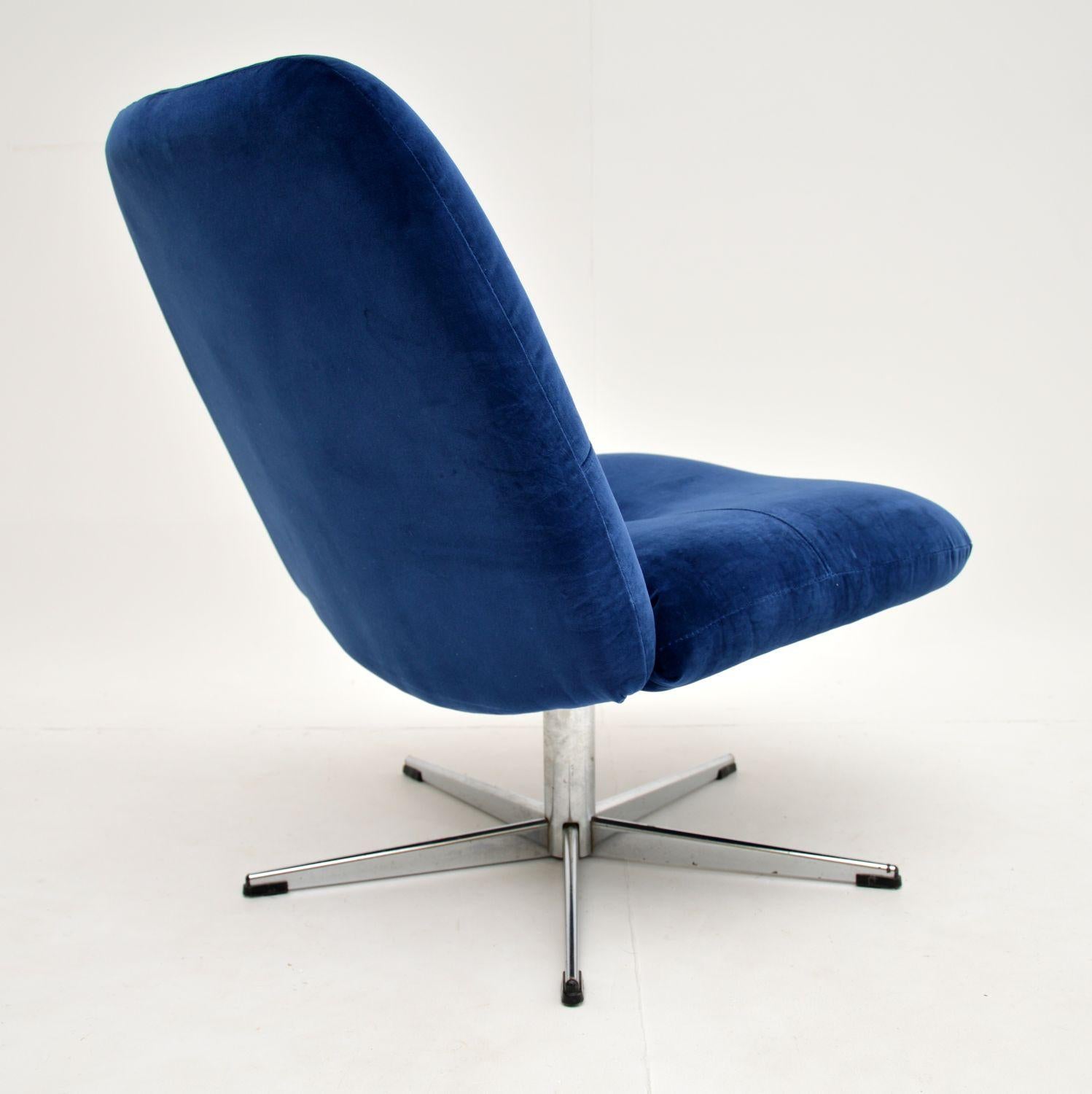 British 1960s Vintage Swivel Lounge Chair