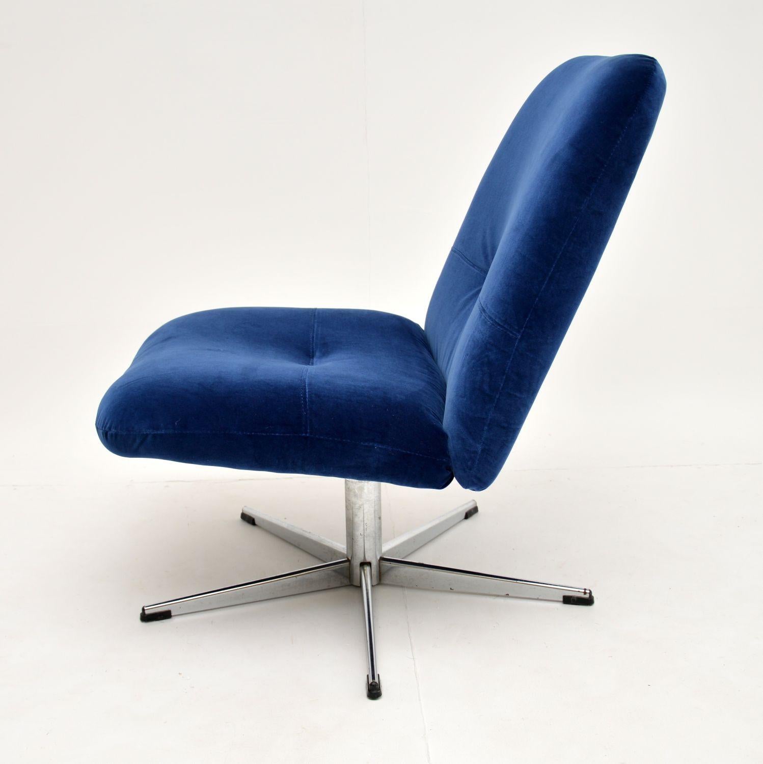 20th Century 1960s Vintage Swivel Lounge Chair