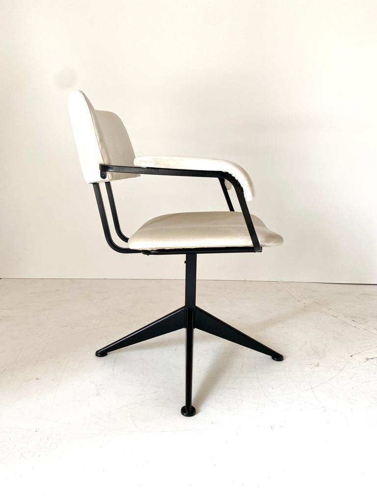 Italian 1960s vintage swivel velvet desk chair