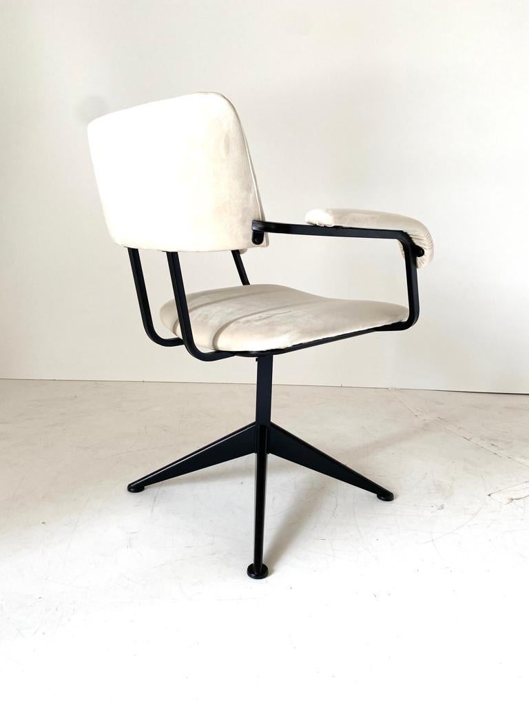Mid-20th Century 1960s vintage swivel velvet desk chair