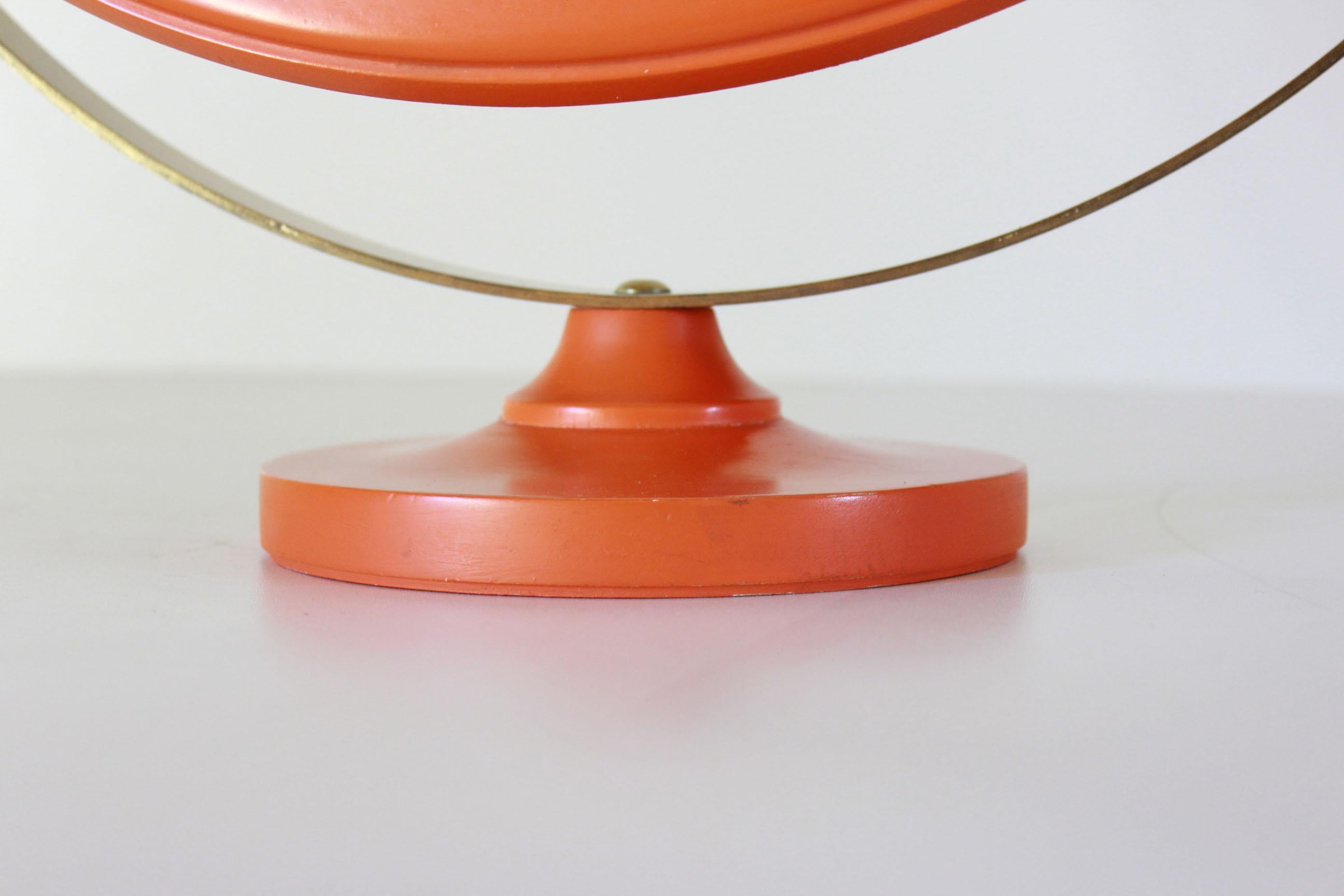 Italienischer Vintage-Tischspiegel mit orangefarbenem Holz- und Messingrahmen. im Angebot 8