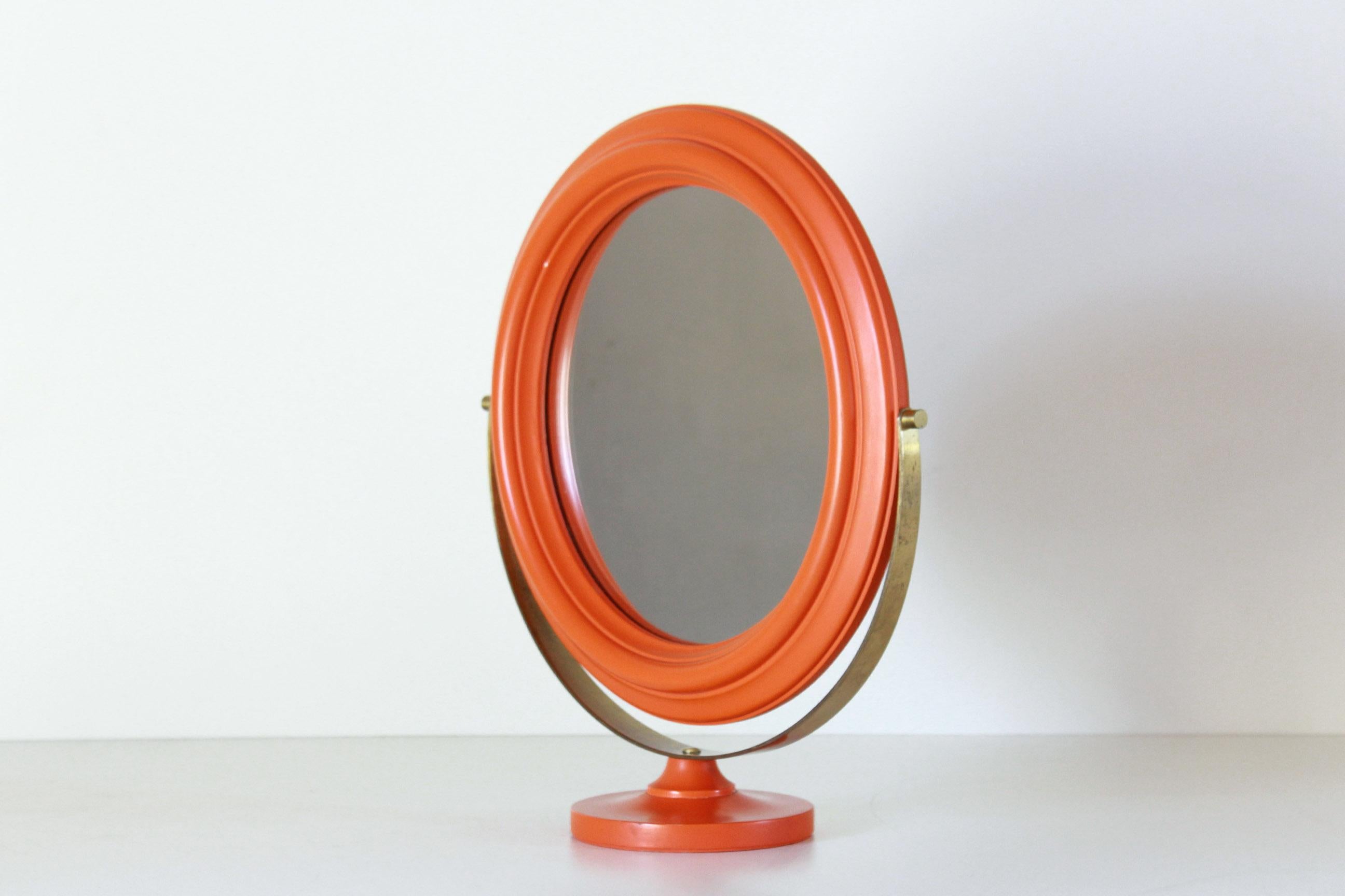 Mid-Century Modern Vintage italian table mirror with orange wood and brass frame. For Sale