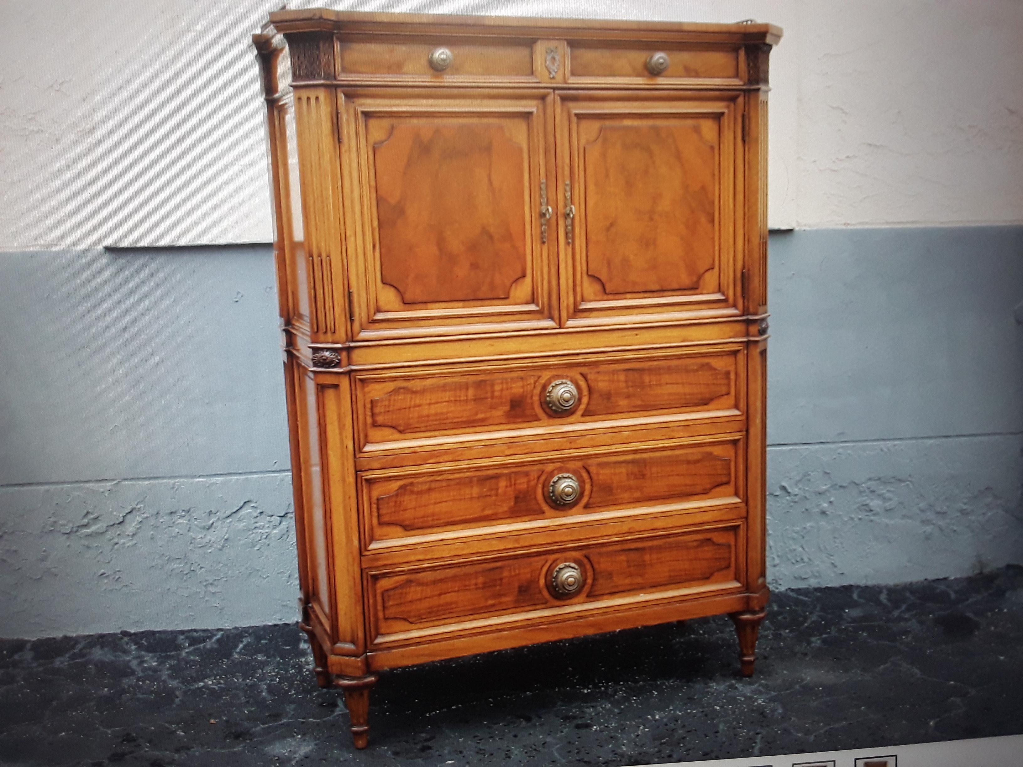 1960's Traditional Vintage Tall Exotic Walnut Chest of Drawers. Manufactured by Kanges and excellent quality workmanship. Please look closely at pictures, very good interior storage.